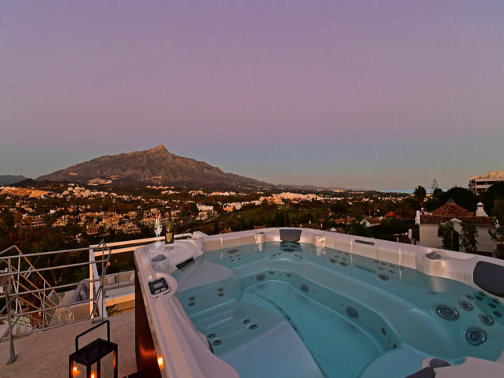 Luxe villa voor 16 personen in Nueva Andalucía met privézwembad en panoramisch uitzicht op zee - foto 65