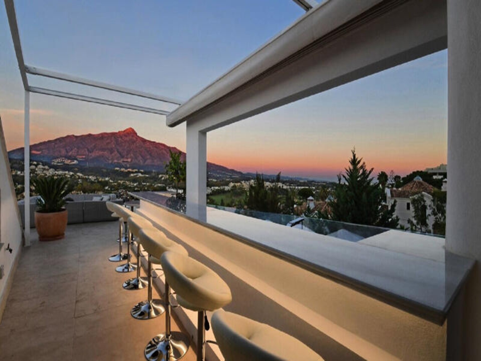 Luxe villa voor 16 personen in Nueva Andalucía met privézwembad en panoramisch uitzicht op zee - foto 66