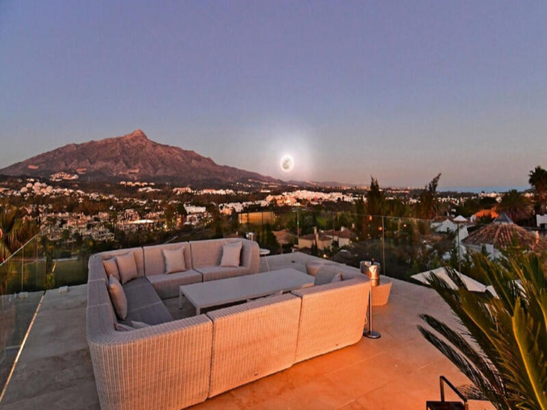 Luxe villa voor 16 personen in Nueva Andalucía met privézwembad en panoramisch uitzicht op zee - foto 67