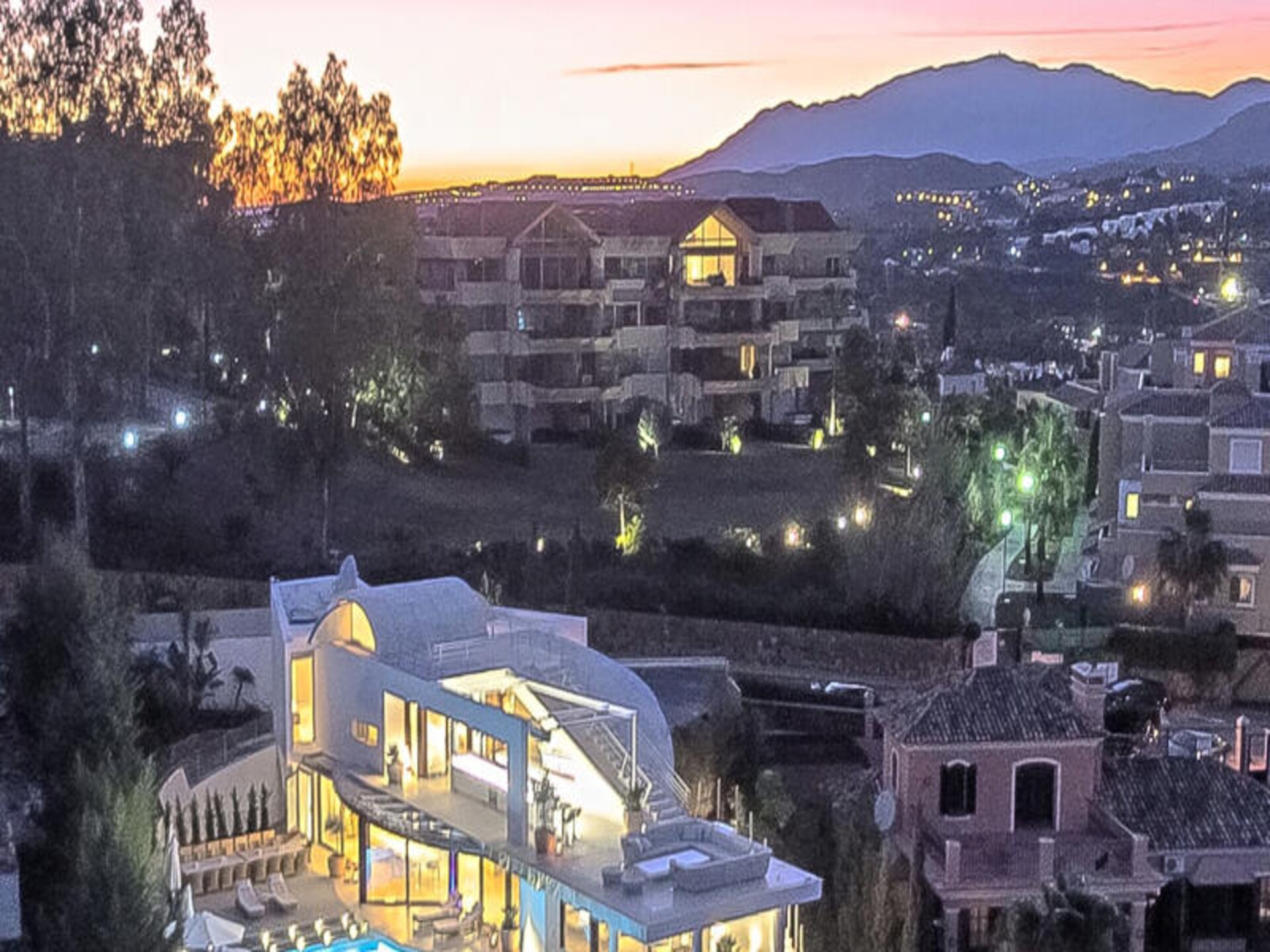 Luxe villa voor 16 personen in Nueva Andalucía met privézwembad en panoramisch uitzicht op zee - foto 72