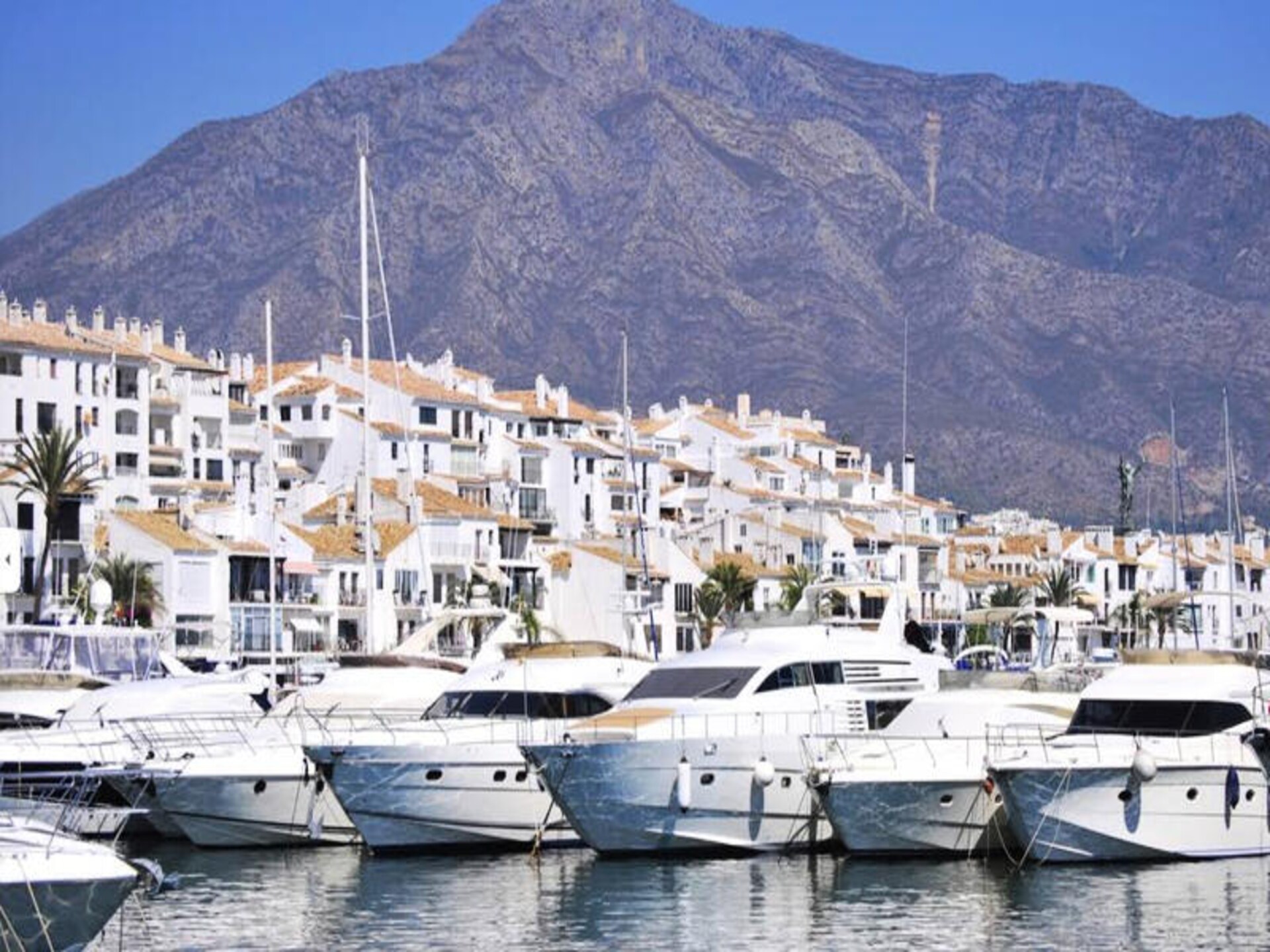 Luxe villa voor 16 personen in Nueva Andalucía met privézwembad en panoramisch uitzicht op zee - foto 73