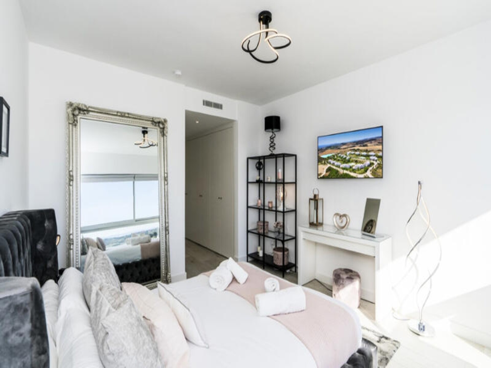 Modern Appartement aan de Kristalheldere Lagune van Casares, Costa del Sol - foto 18