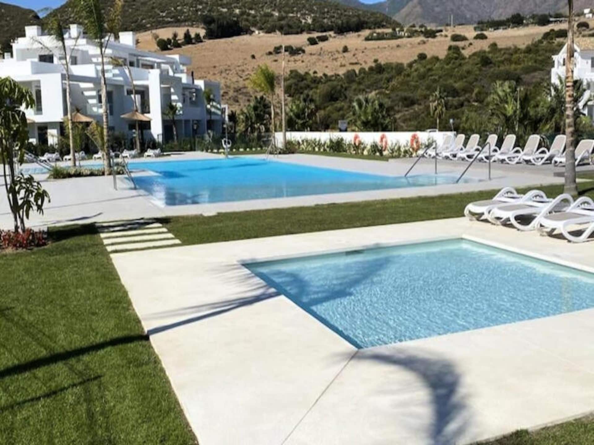 Modern Appartement aan de Kristalheldere Lagune van Casares, Costa del Sol - foto 33