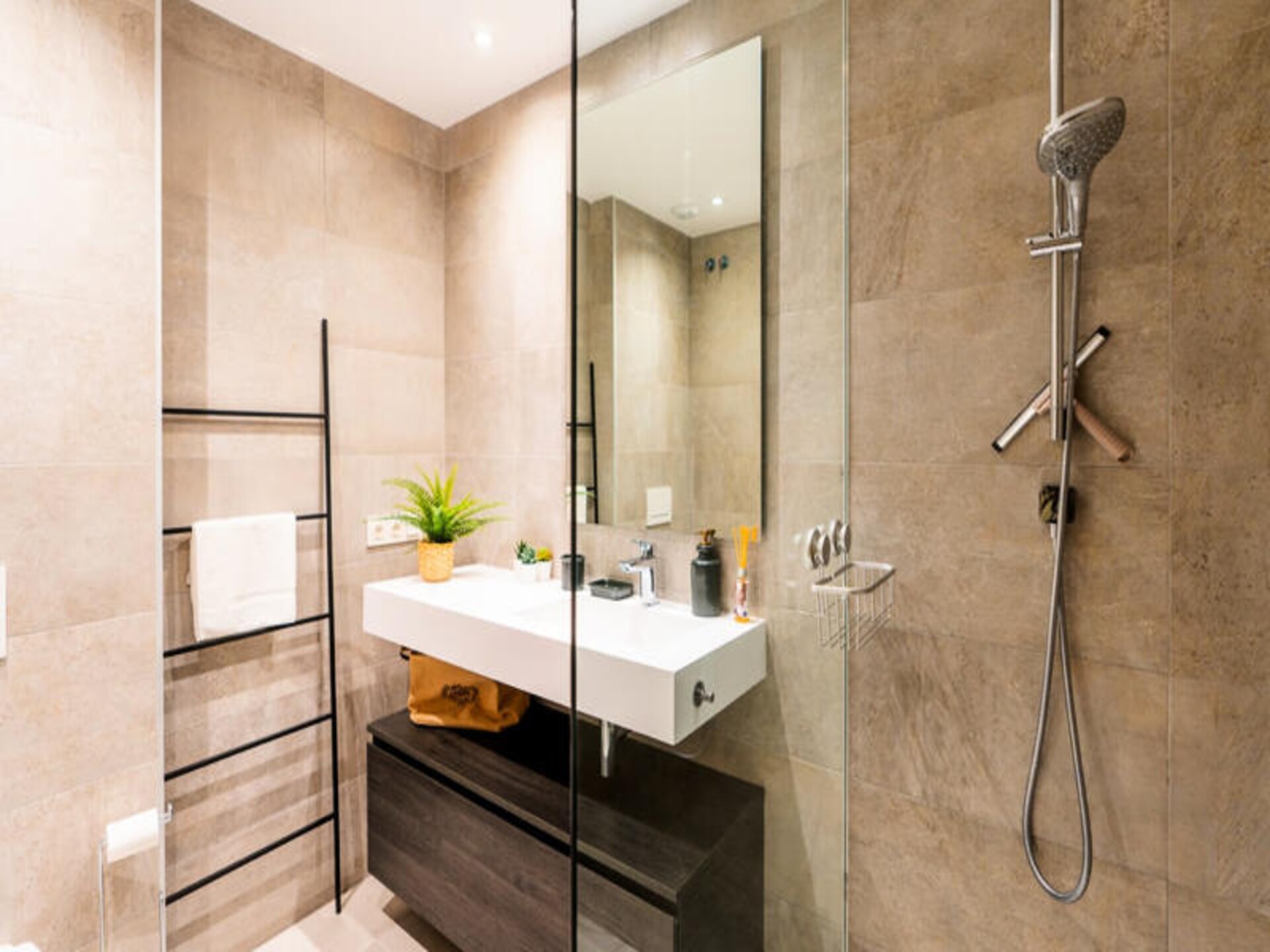 Luxe appartement aan kristalheldere lagune in Casares, vlakbij Marbella - foto 15