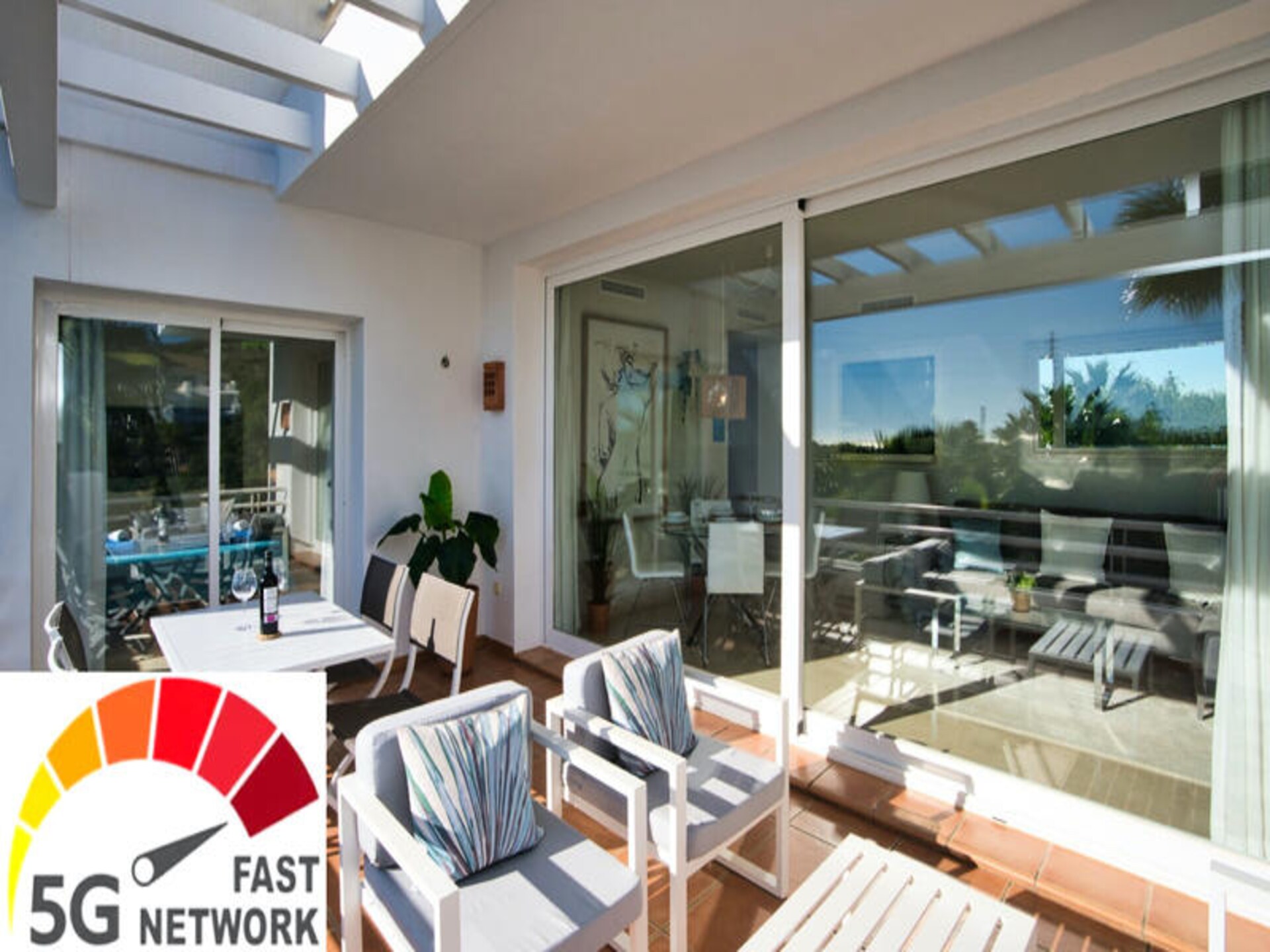 Modern appartement met privétuin en toegang tot kristalheldere lagune in Casares - foto 1