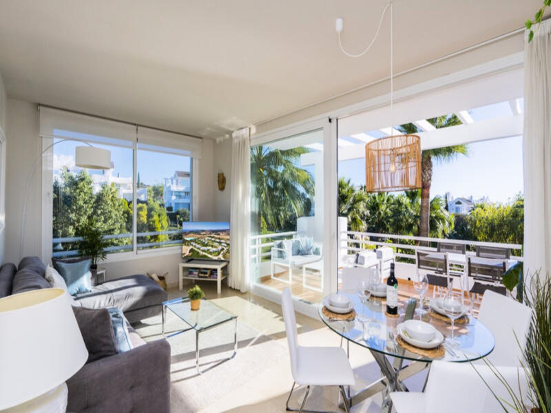 Modern appartement met privétuin en toegang tot kristalheldere lagune in Casares - foto 2
