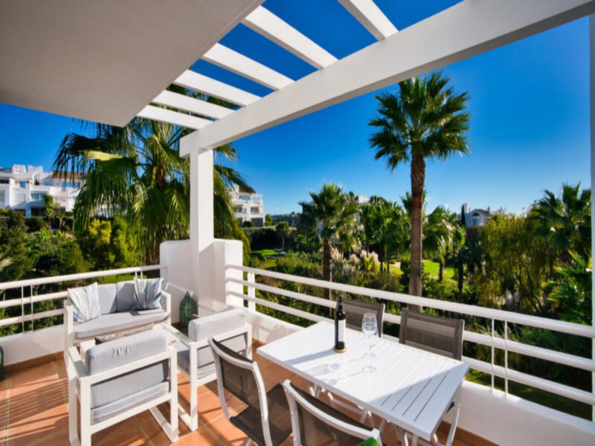 Modern appartement met privétuin en toegang tot kristalheldere lagune in Casares - foto 5