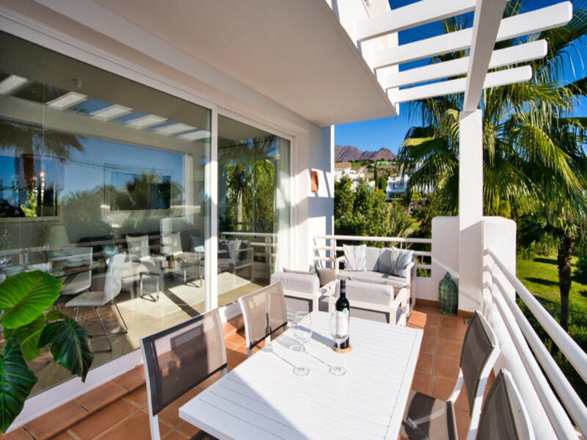 Modern appartement met privétuin en toegang tot kristalheldere lagune in Casares - foto 6