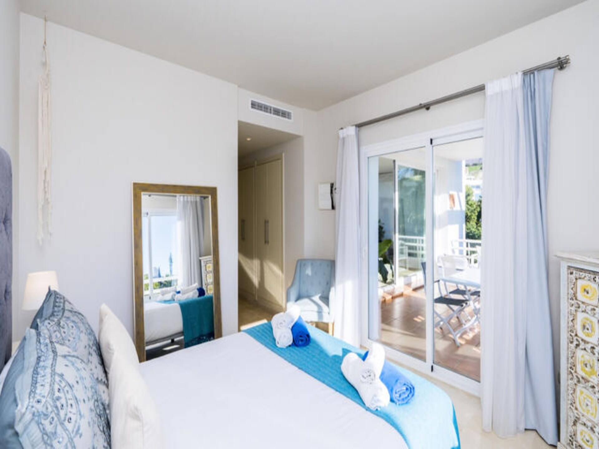 Modern appartement met privétuin en toegang tot kristalheldere lagune in Casares - foto 12