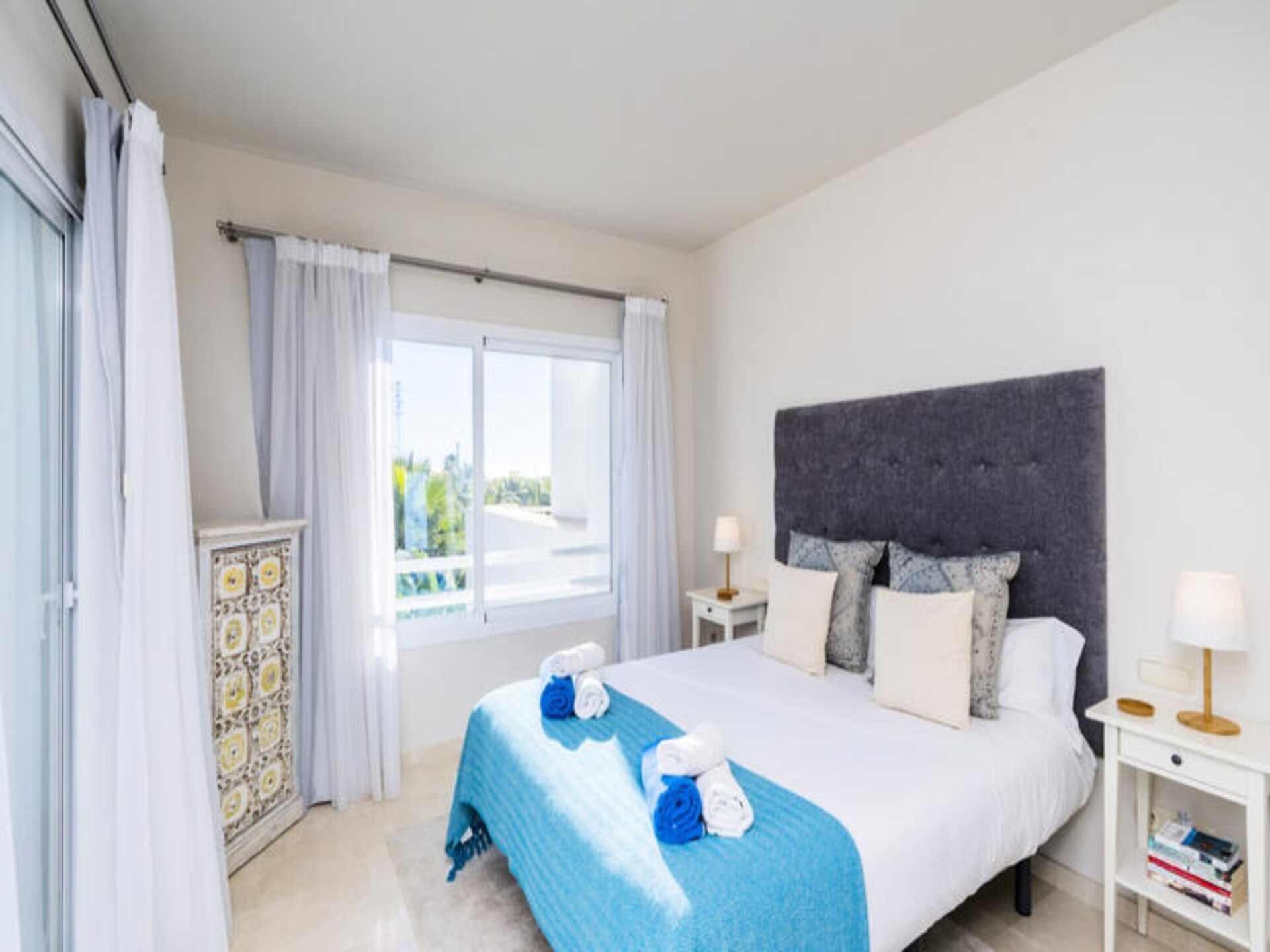 Modern appartement met privétuin en toegang tot kristalheldere lagune in Casares - foto 13