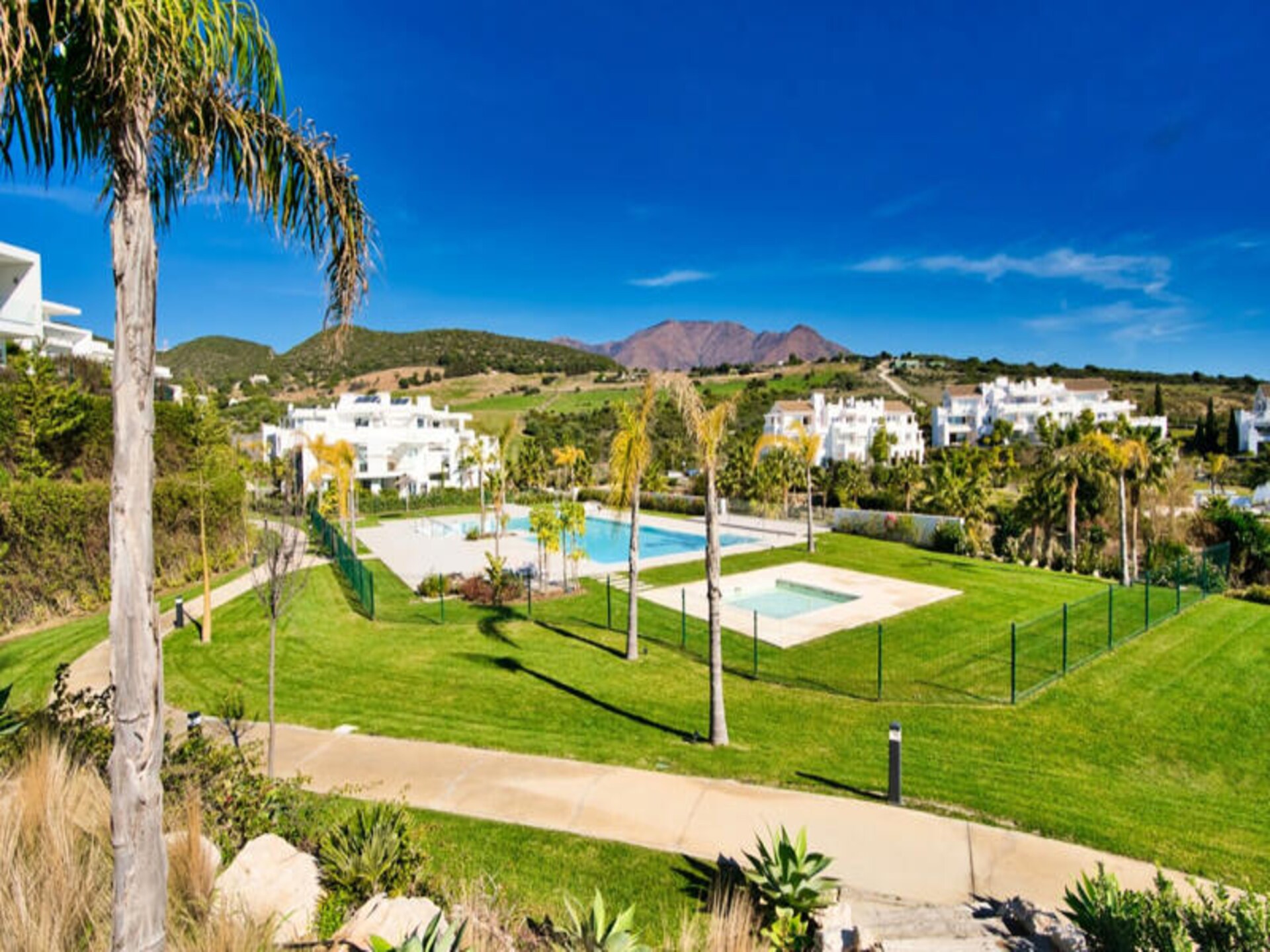 Modern appartement met privétuin en toegang tot kristalheldere lagune in Casares - foto 28