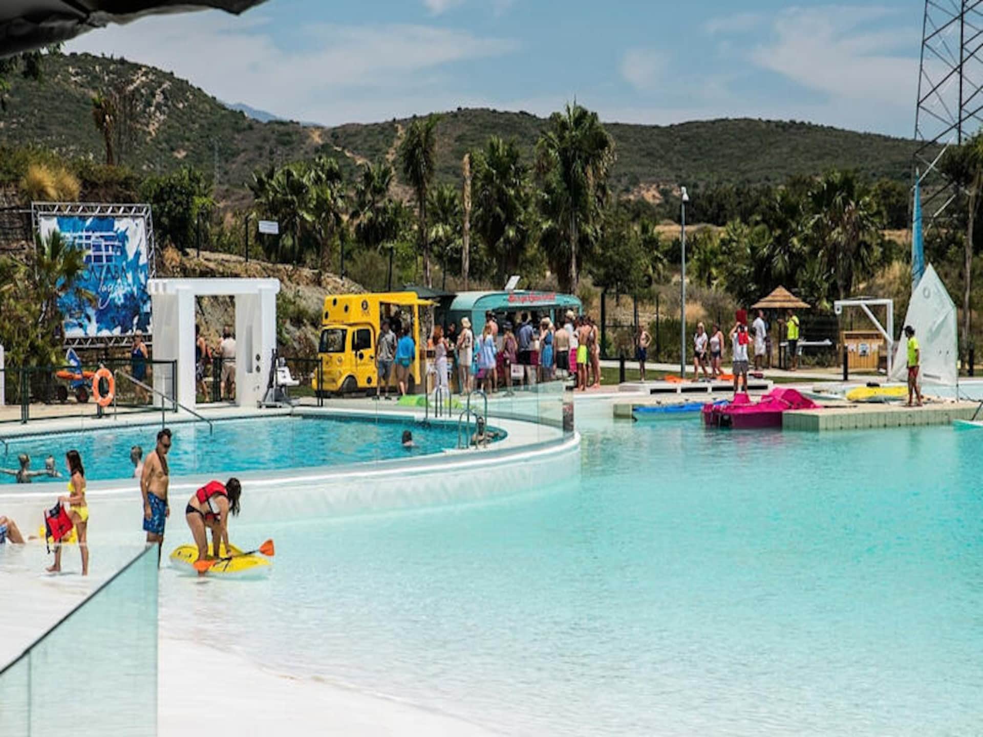 Modern appartement met privétuin en toegang tot kristalheldere lagune in Casares - foto 32