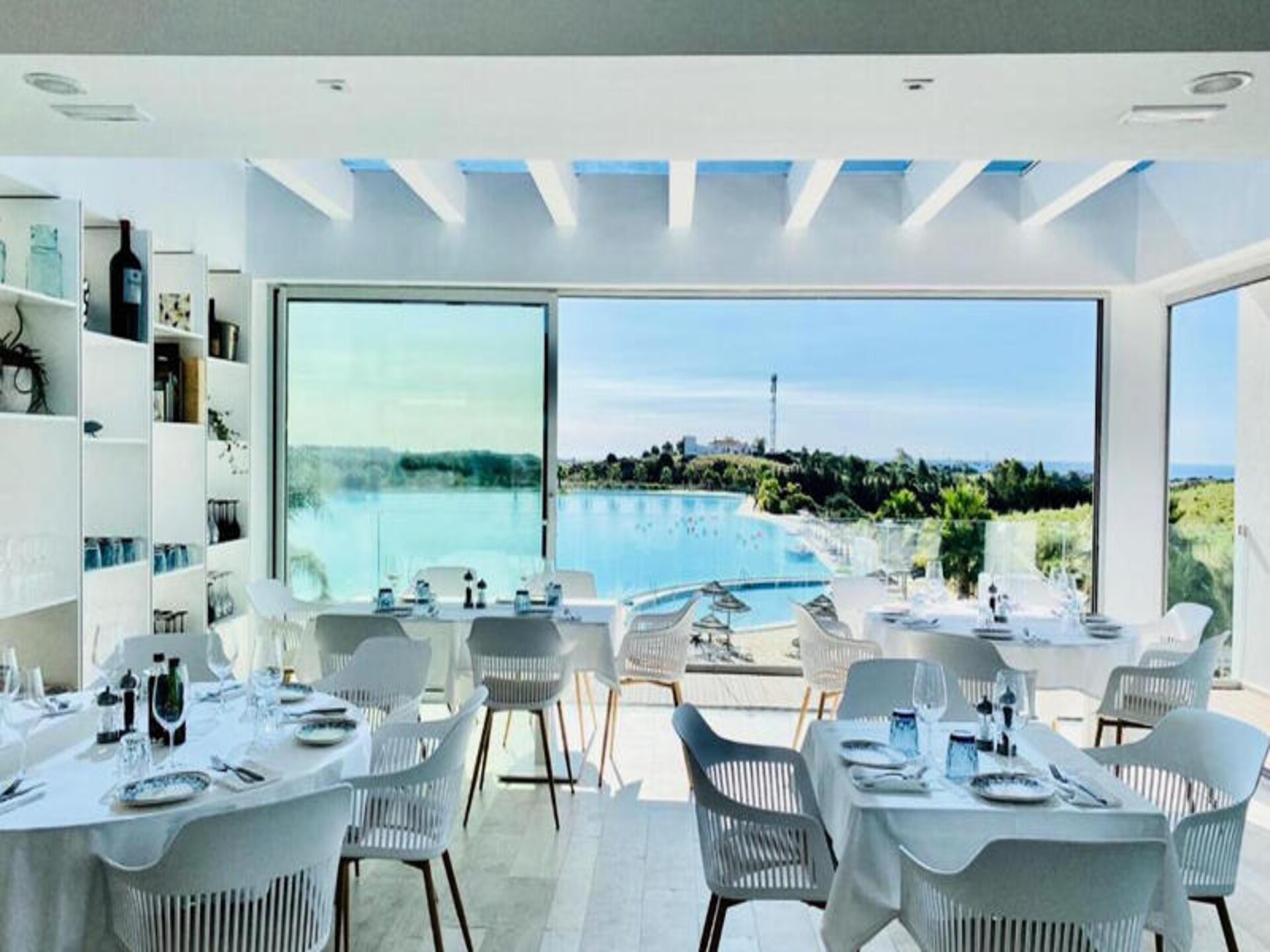 Modern appartement met privétuin en toegang tot kristalheldere lagune in Casares - foto 36