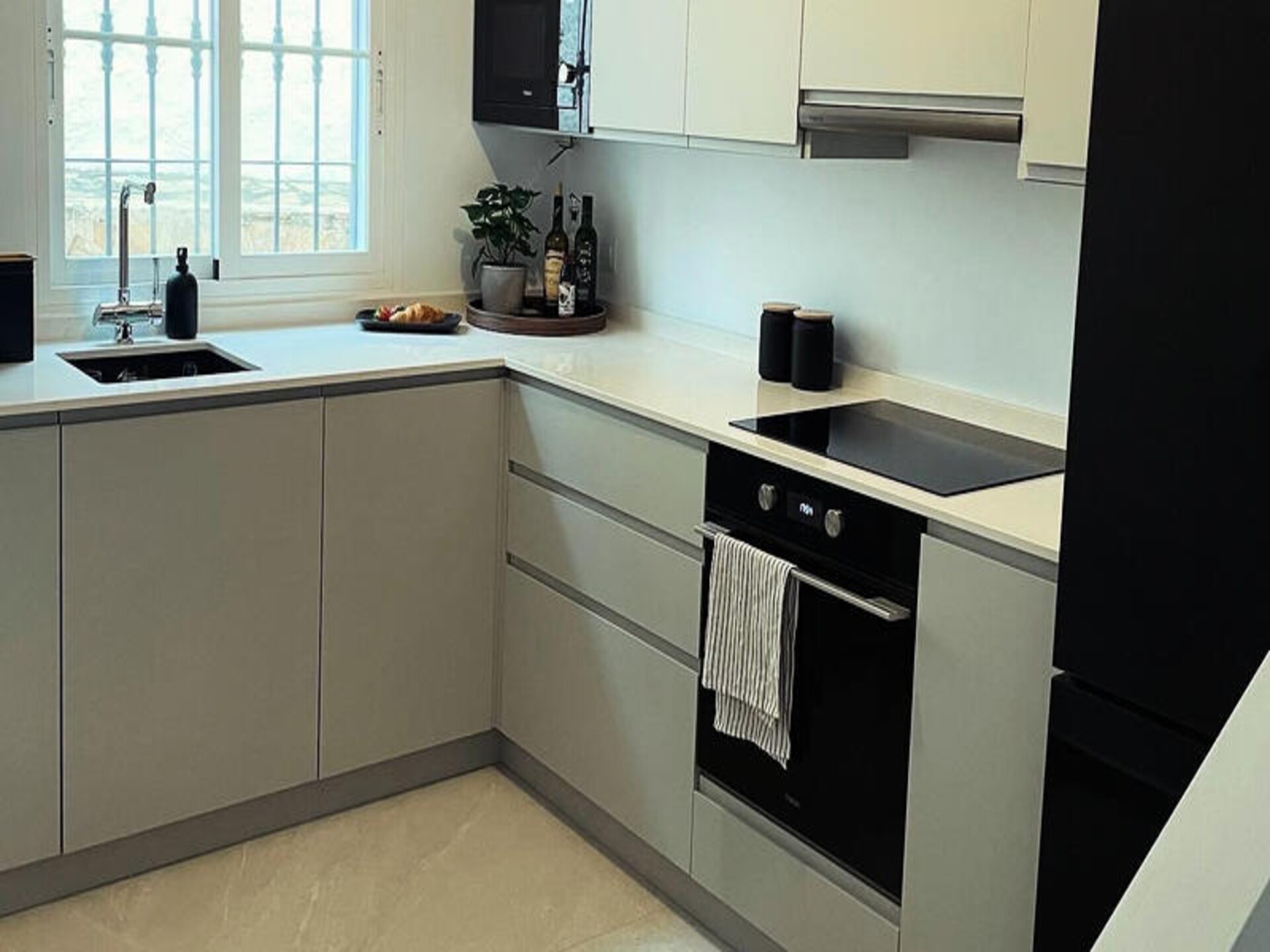 Zonovergoten appartement in Nerja, vlakbij Playa Burriana - foto 14