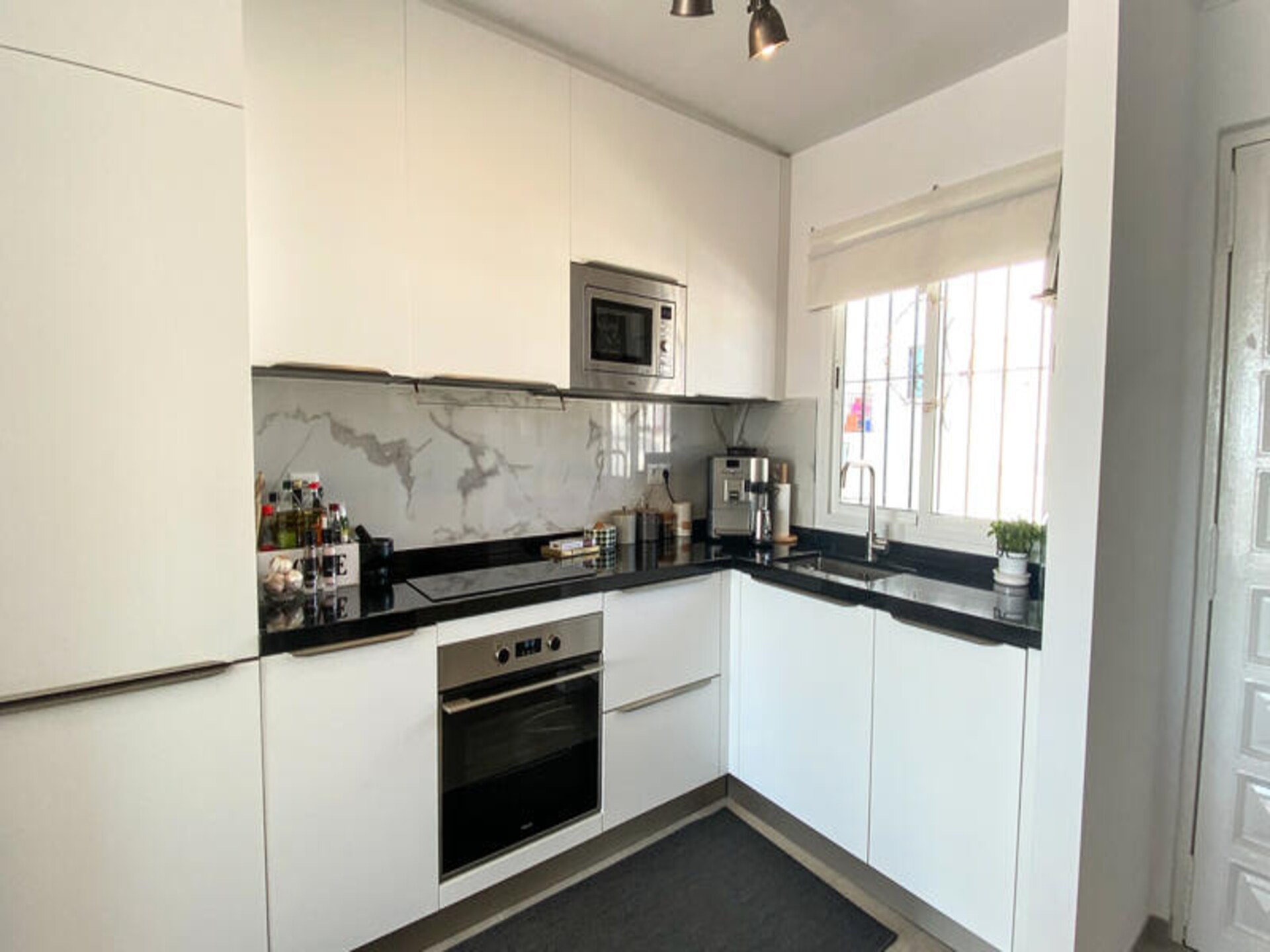 Sfeervol appartement in het hart van Nerja, 450m van Playa El Salón - foto 5