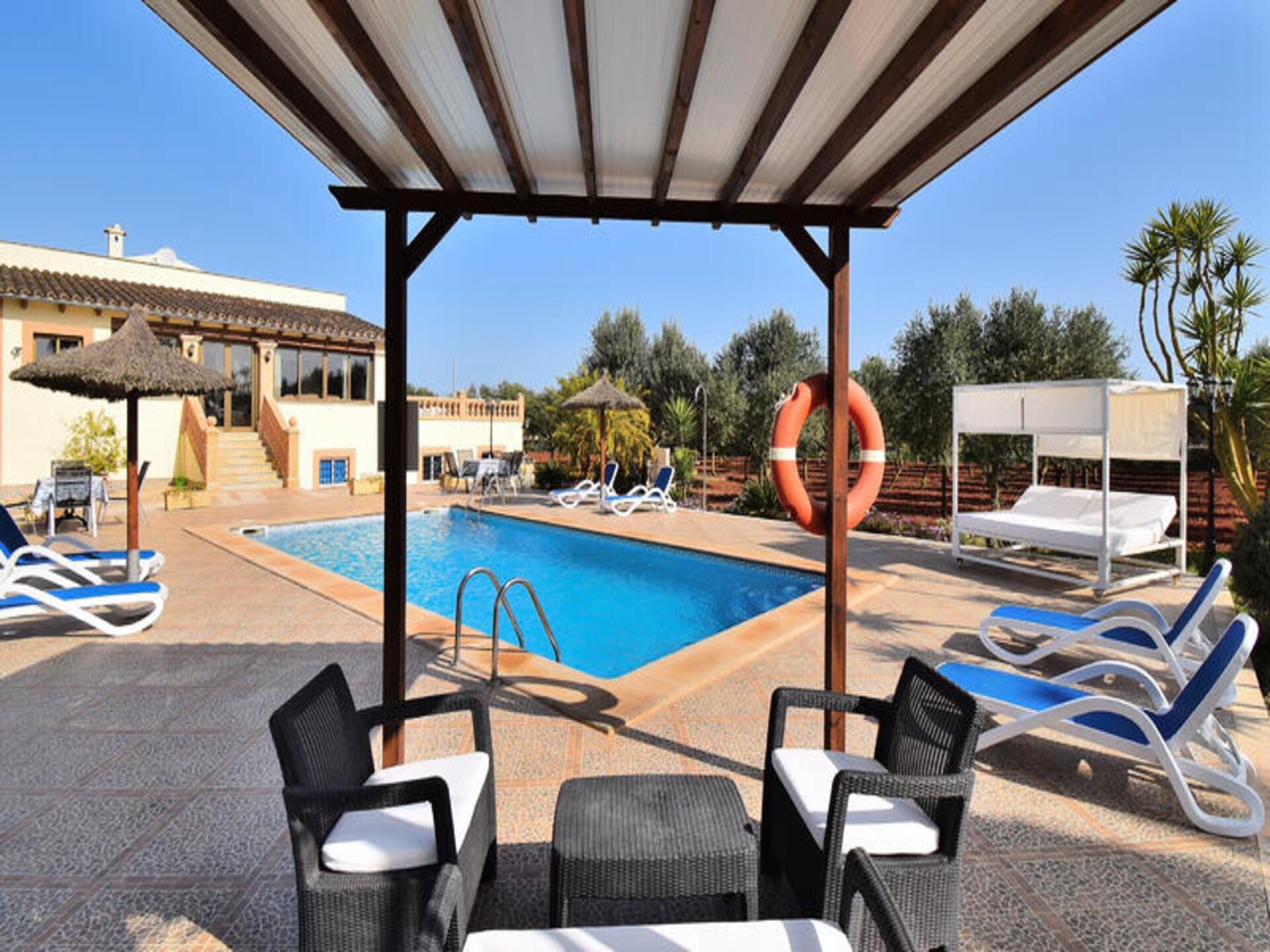 Ruim appartement op Mallorca met tuin, vlakbij Muro en stranden - foto 2