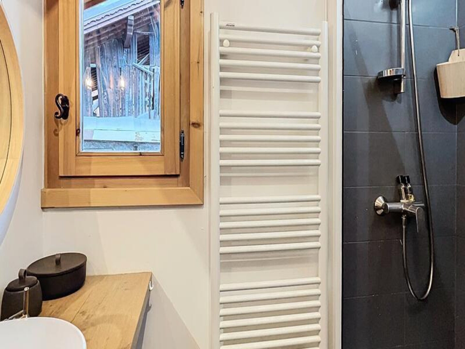 Authentiek chalet in Les Allues: 120m², 3 slaapkamers, dichtbij piste - foto 12