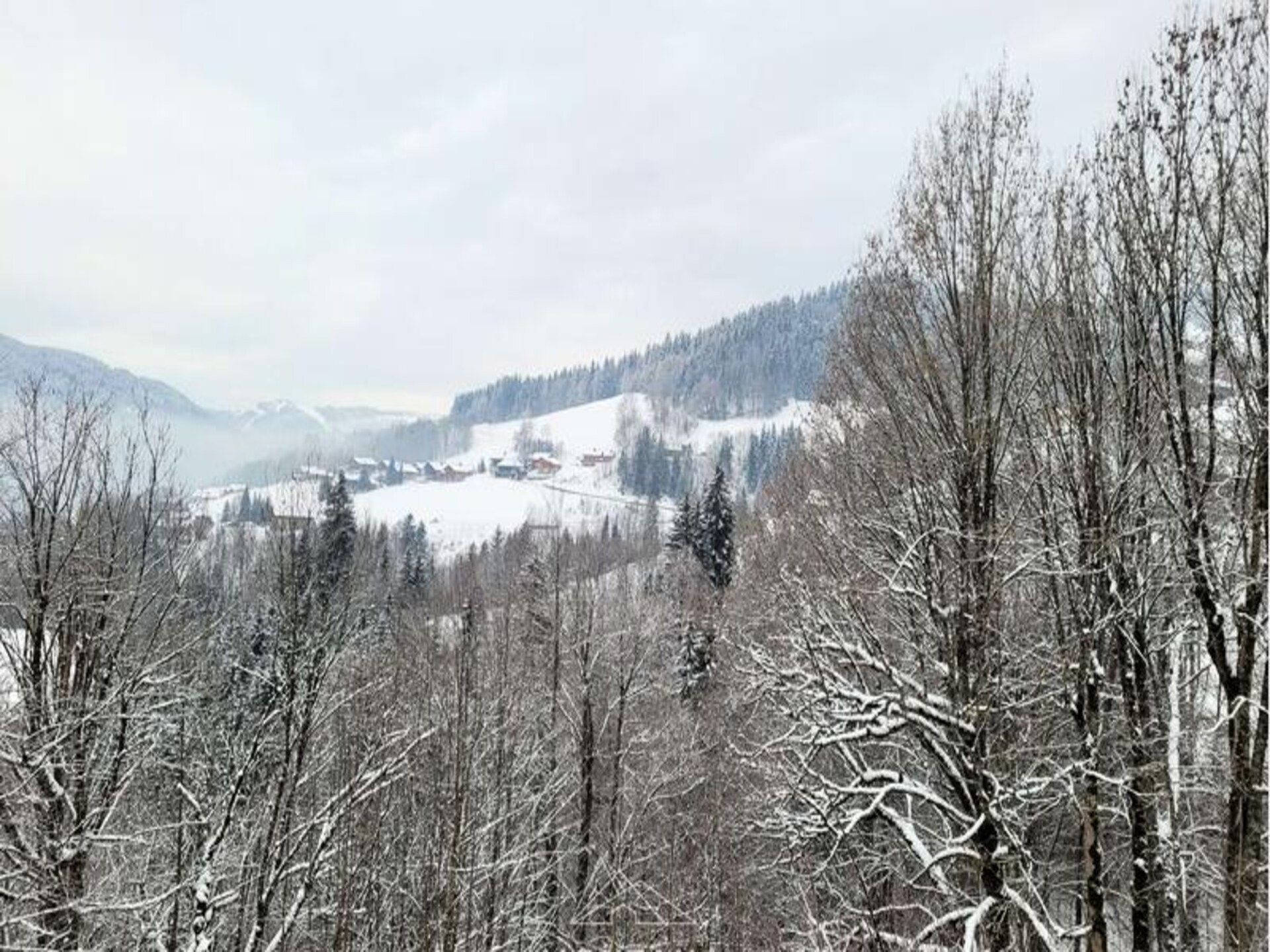 Knusse studio met balkon en Alpenzicht op 1,1 km van de piste - foto 11