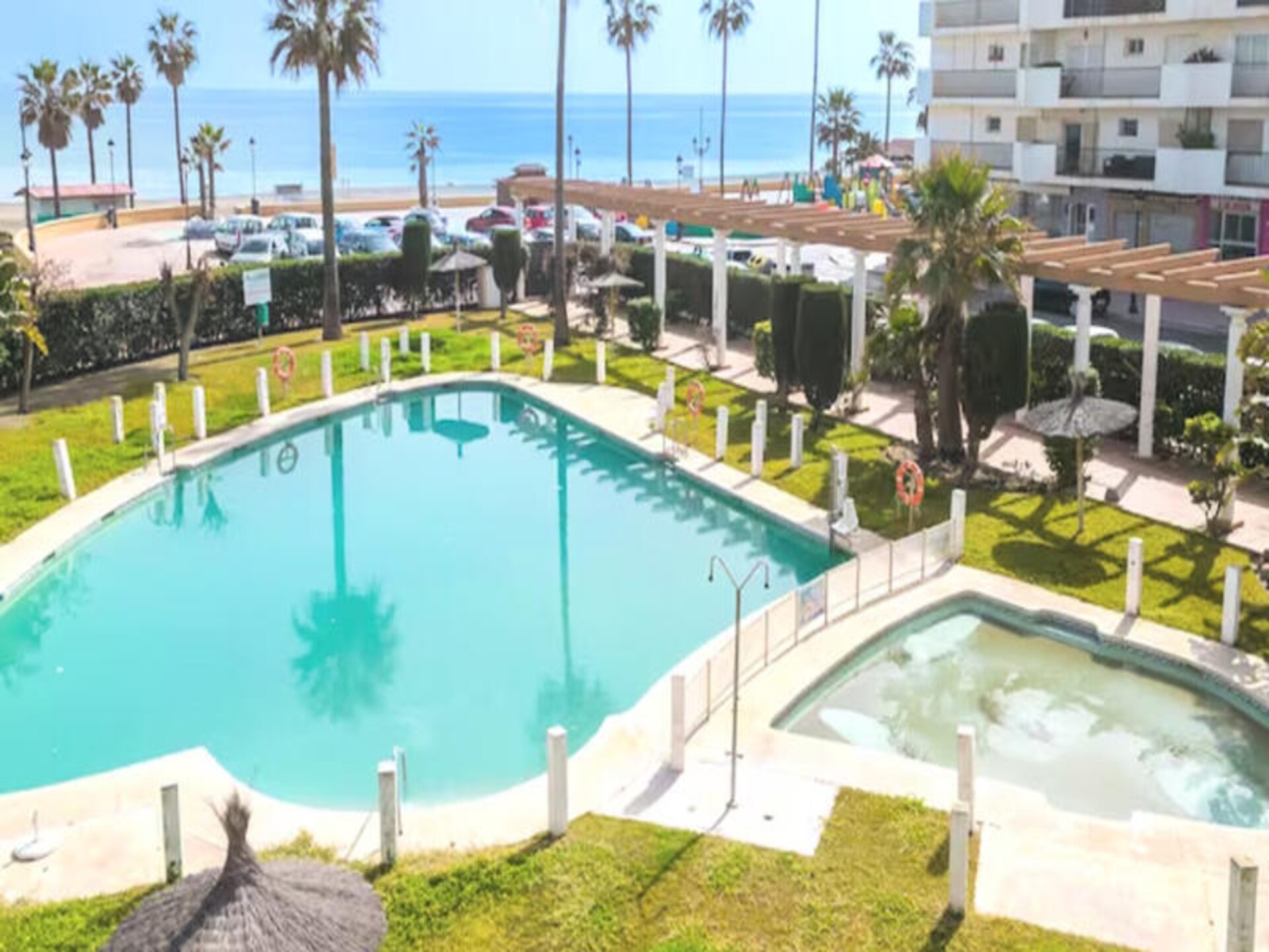 Zonnig appartement met groot terras op loopafstand van Playa Sabinillas - foto 2
