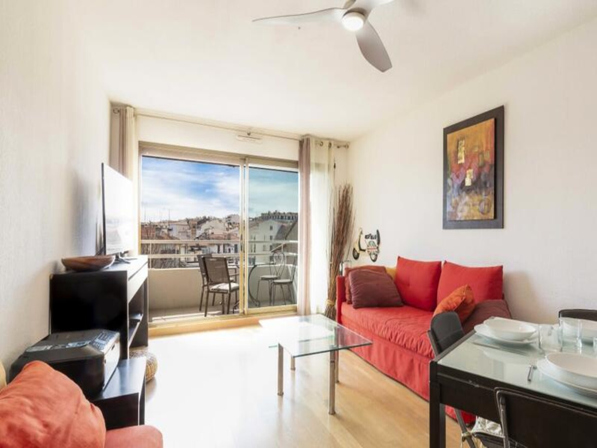 Licht appartement met terras en parking in het hart van Antibes - foto 1
