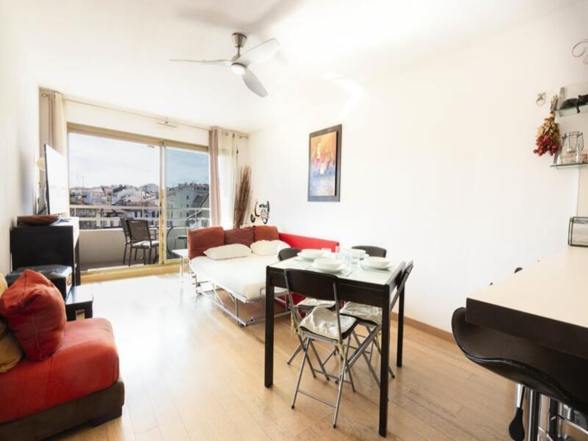 Licht appartement met terras en parking in het hart van Antibes - foto 3