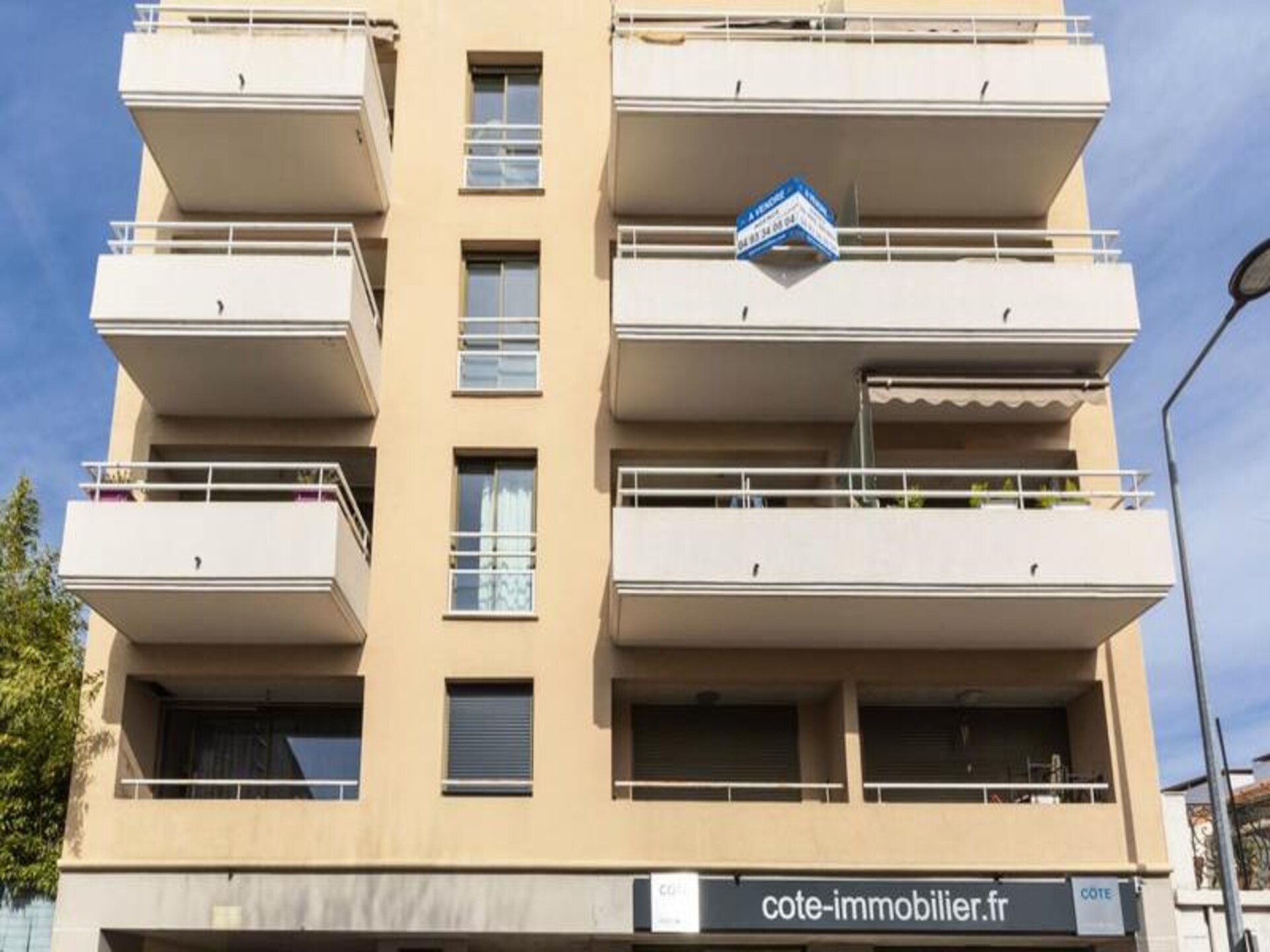 Licht appartement met terras en parking in het hart van Antibes - foto 14
