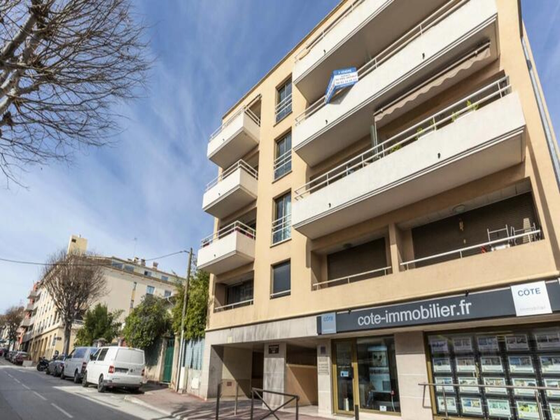 Licht appartement met terras en parking in het hart van Antibes - foto 15