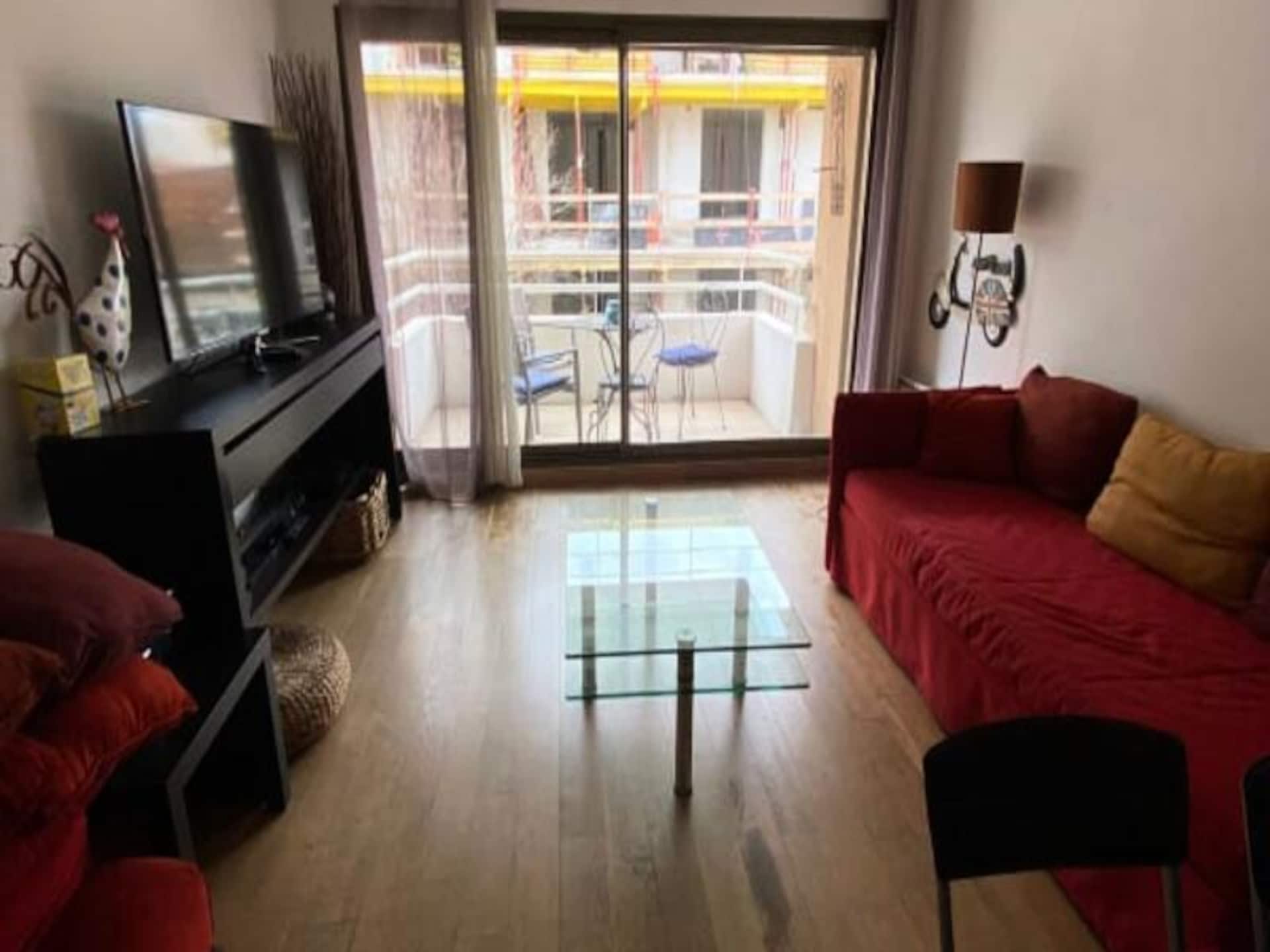 Licht appartement met terras en parking in het hart van Antibes - foto 17