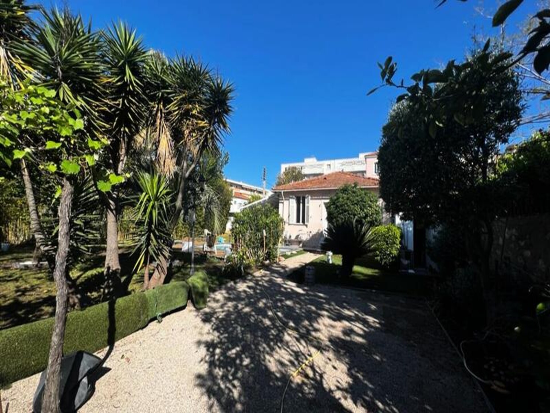 Stadsvilla met privézwembad in hartje Antibes, vlak bij strand - foto 24