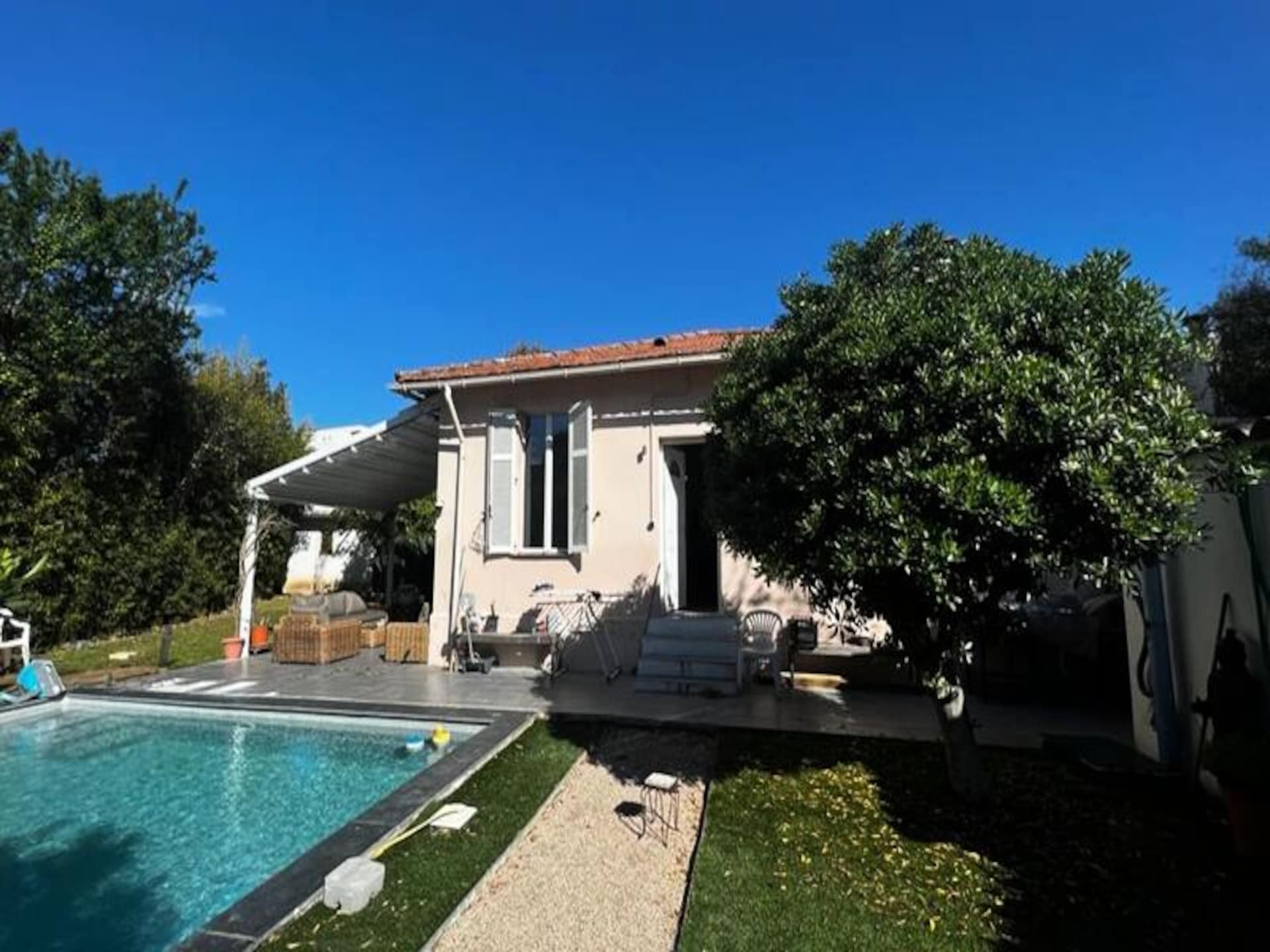 Stadsvilla met privézwembad in hartje Antibes, vlak bij strand - foto 25