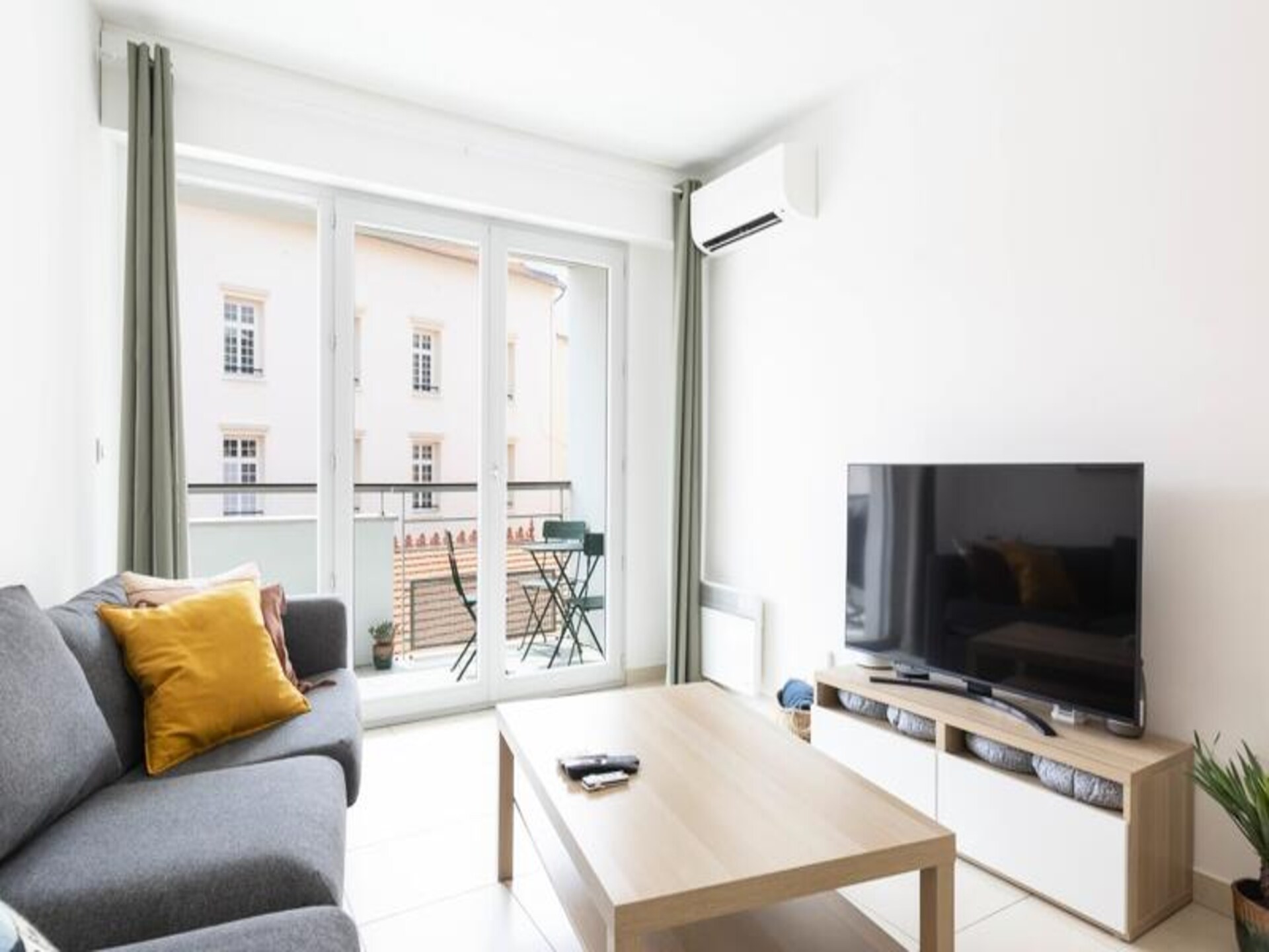 Licht appartement in hartje Antibes, vlak bij strand en Place de Gaulle - foto 4