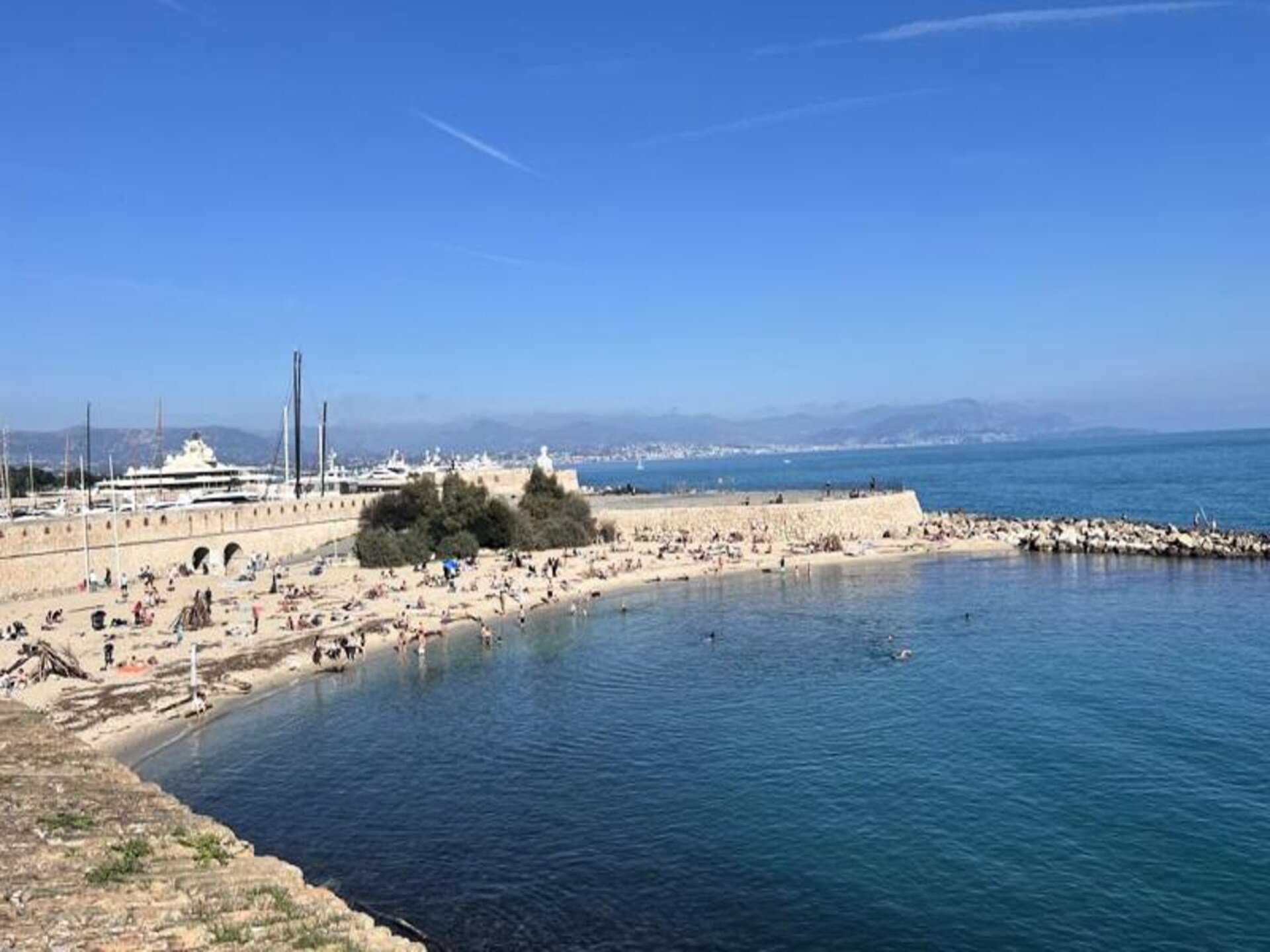 Licht appartement in hartje Antibes, vlak bij strand en Place de Gaulle - foto 21