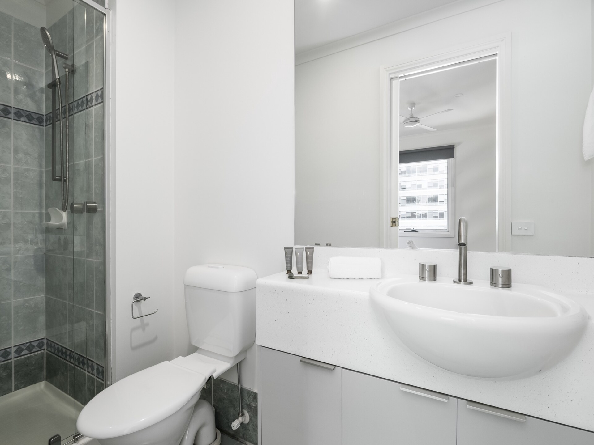 Ruim appartement met 3 slaapkamers in het centrum van Melbourne - foto 15