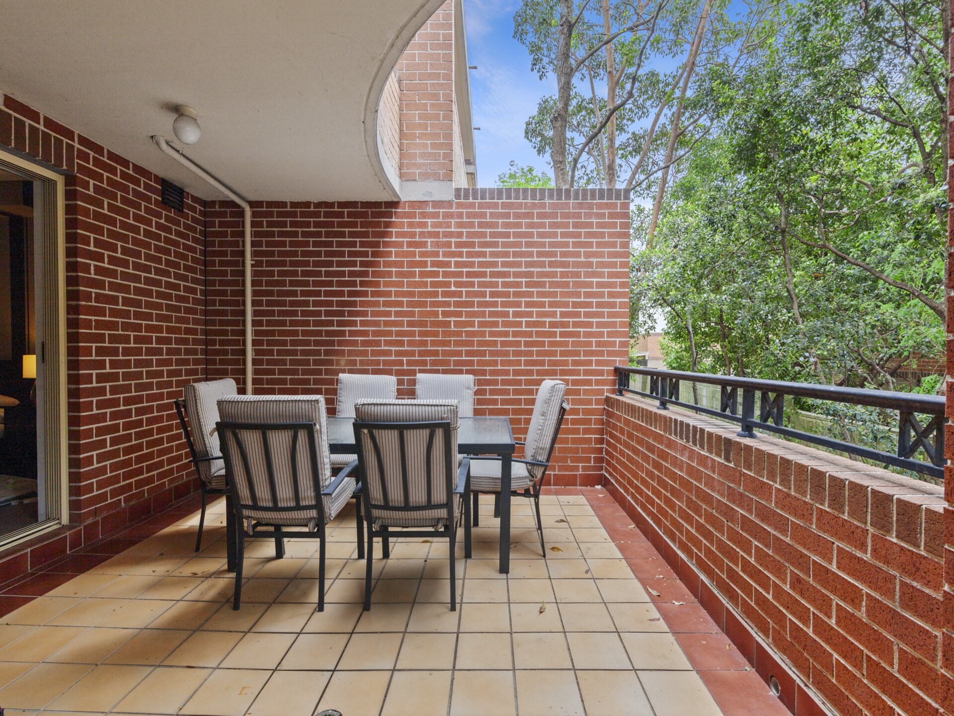Licht appartement in Marrickville met balkon en parkeerplaats - foto 3