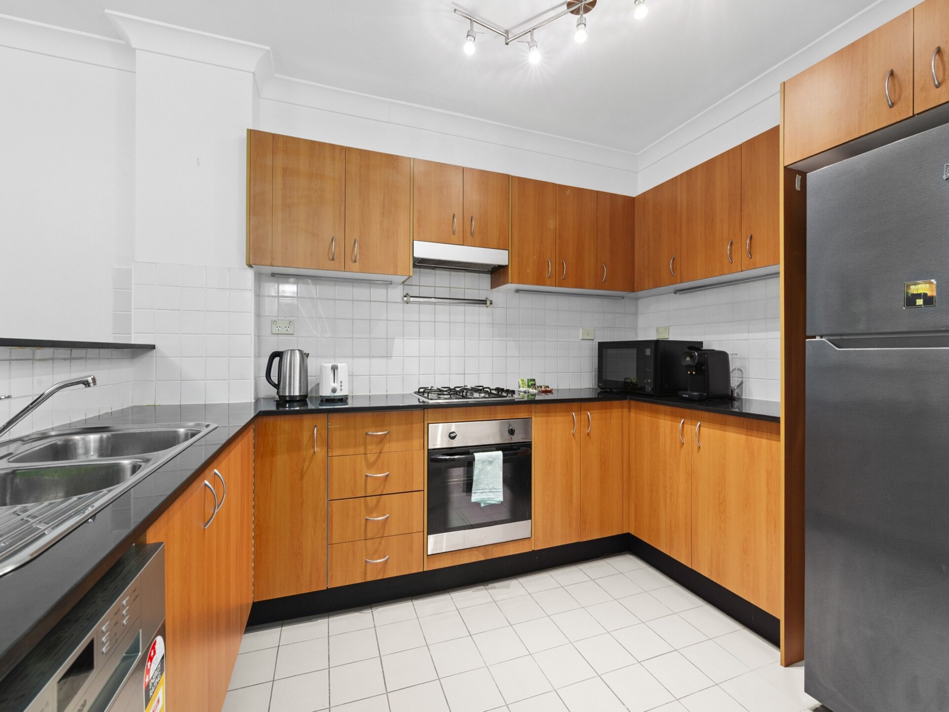 Licht appartement in Marrickville met balkon en parkeerplaats - foto 9