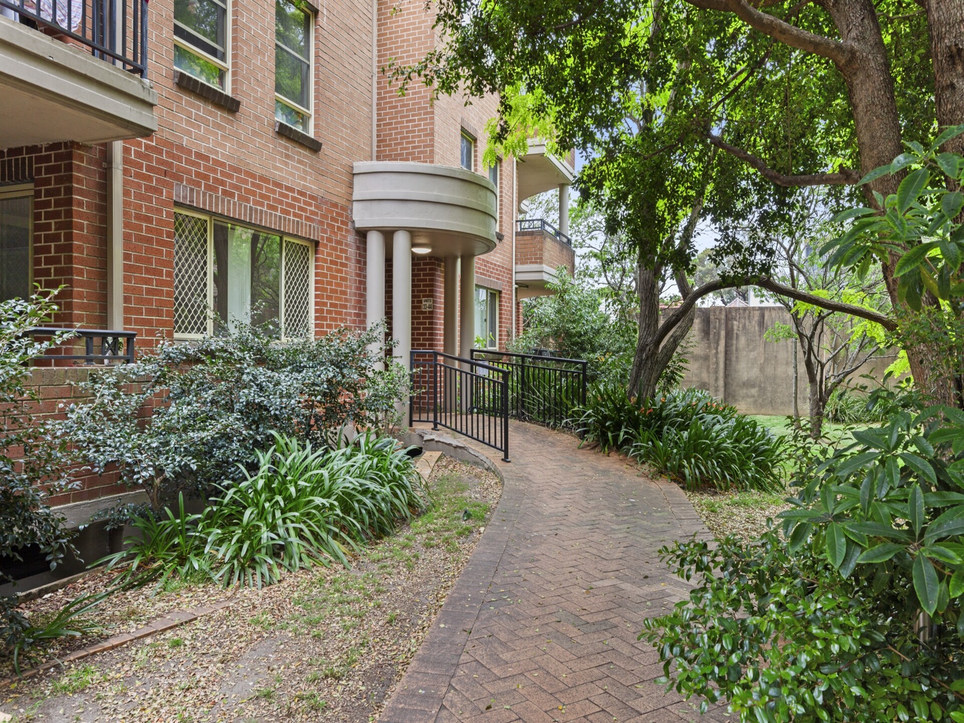 Licht appartement in Marrickville met balkon en parkeerplaats - foto 13