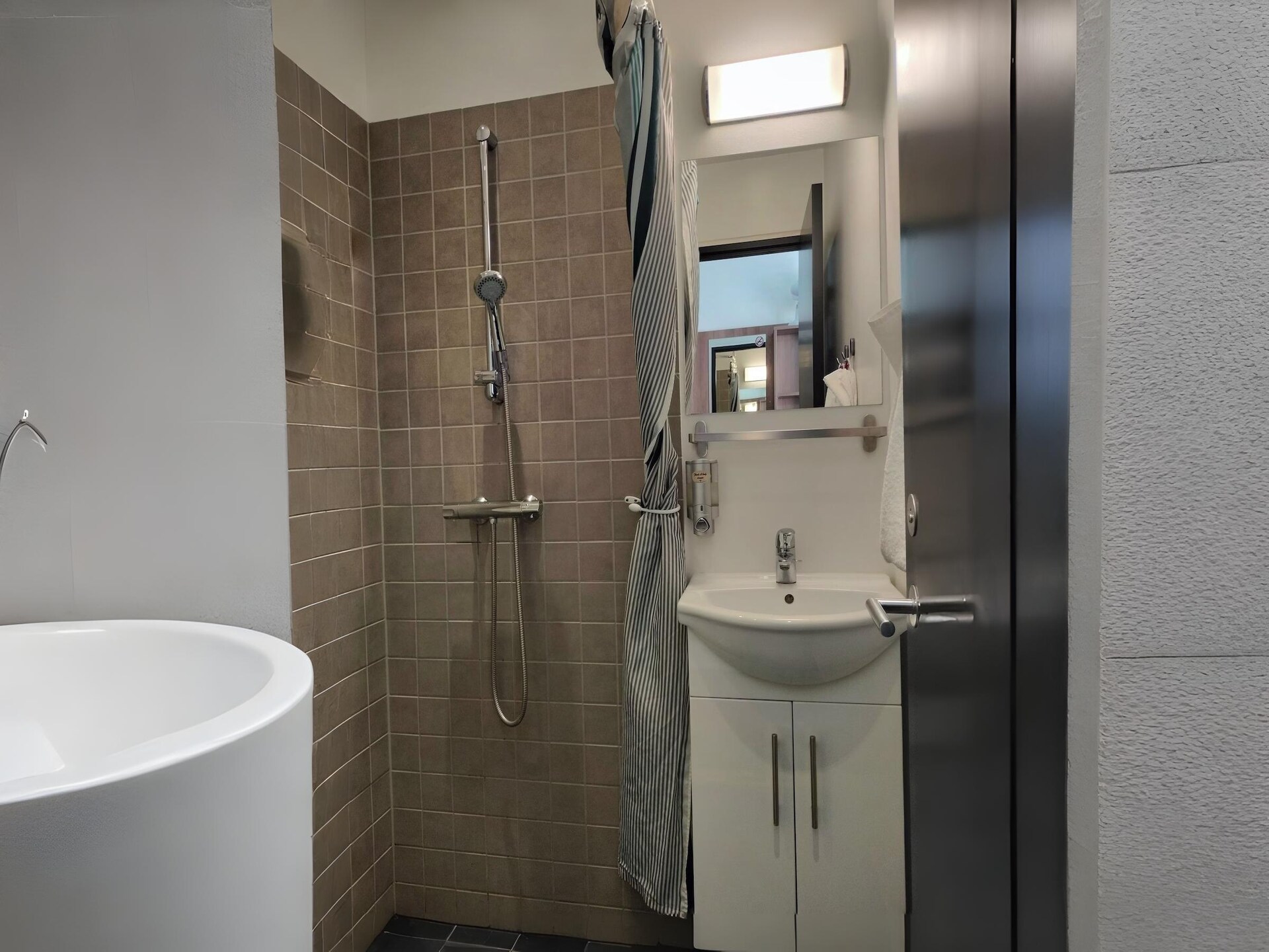 Knusse hotelkamer in het bruisende hart van Aalborg, direct aan Jomfru Ane Gade - foto 21