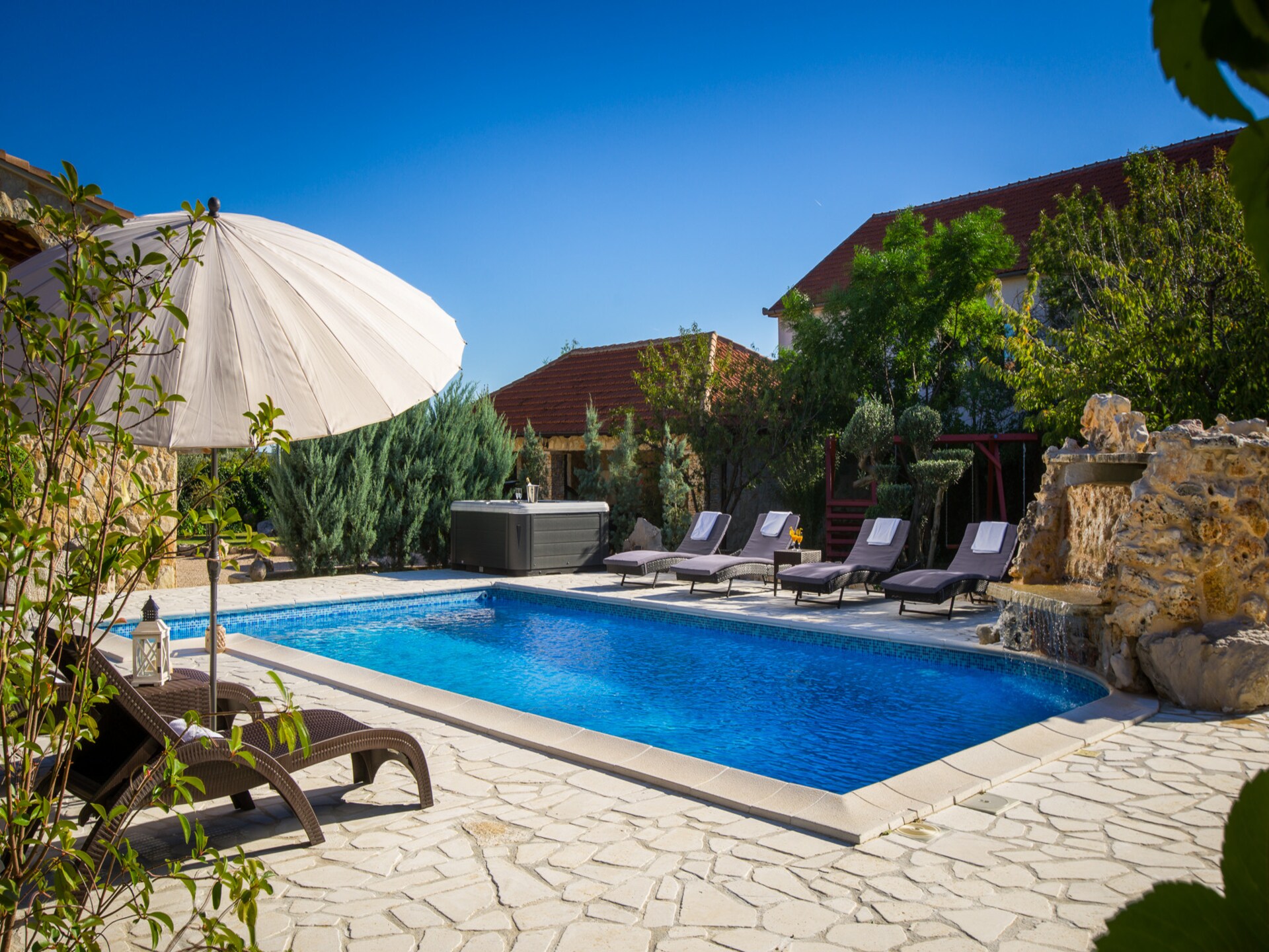 Villa Olea: Luxe groepsvakantie met verwarmd zwembad en wellness nabij Šibenik - foto 2