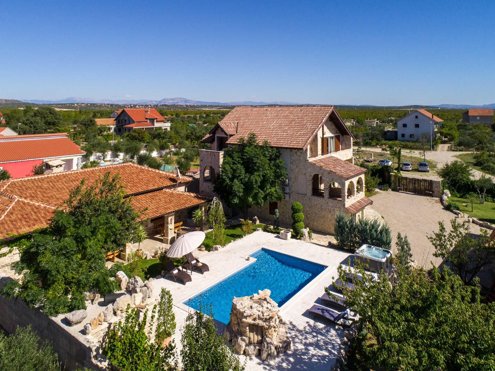 Villa Olea: Luxe groepsvakantie met verwarmd zwembad en wellness nabij Šibenik - foto 11