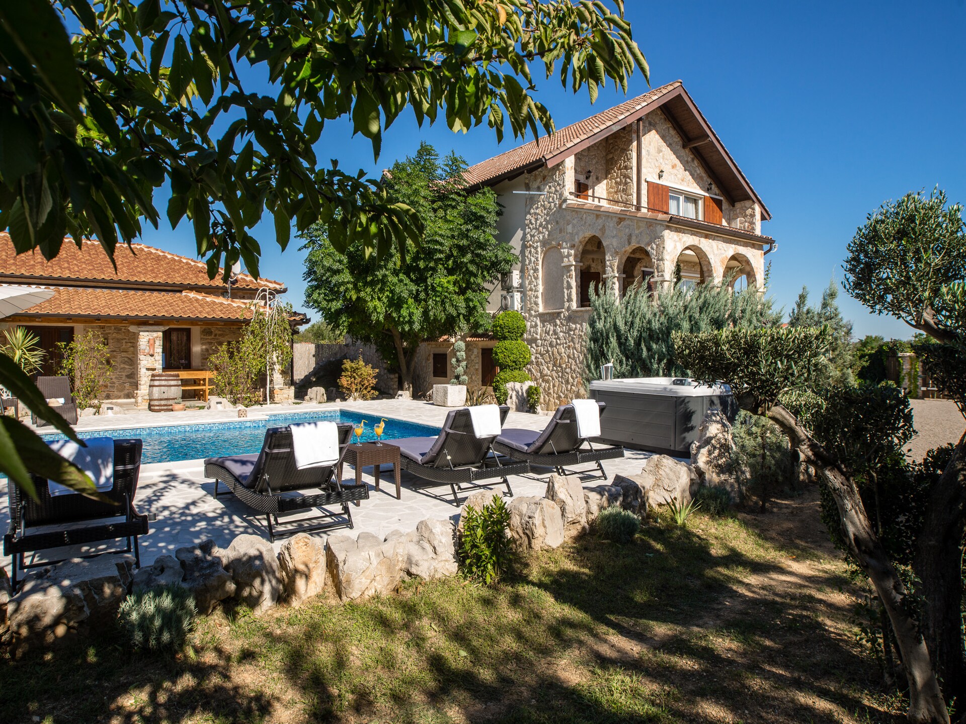 Villa Olea: Luxe groepsvakantie met verwarmd zwembad en wellness nabij Šibenik - foto 10