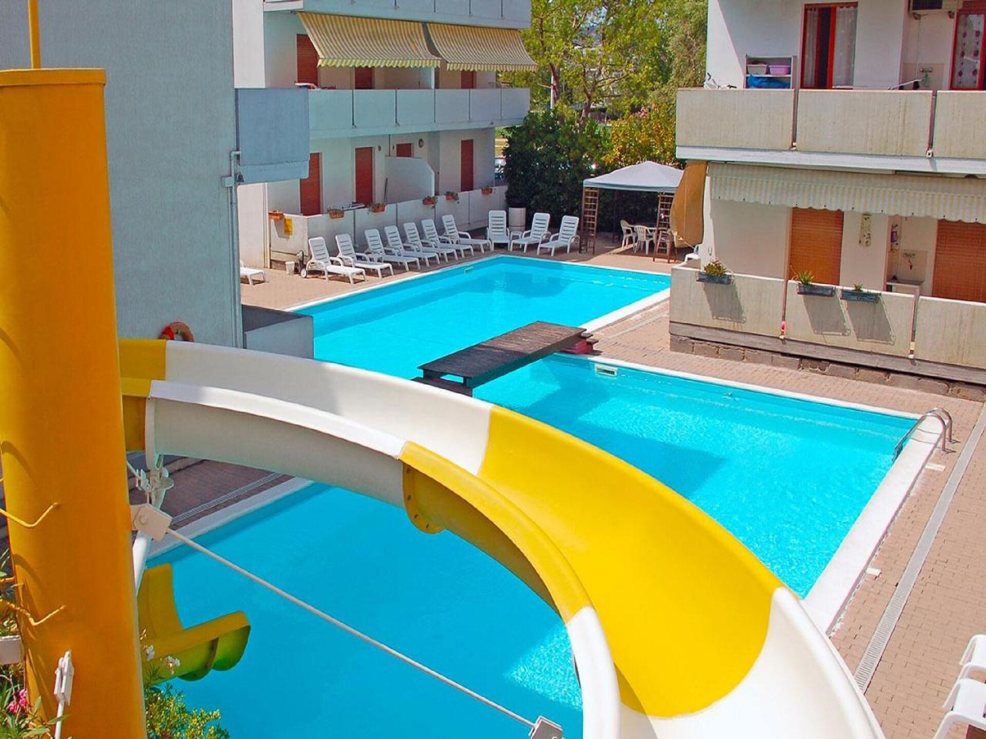 Zonnig appartement met zwembad, tuin en zeezicht op 500 meter - foto 14