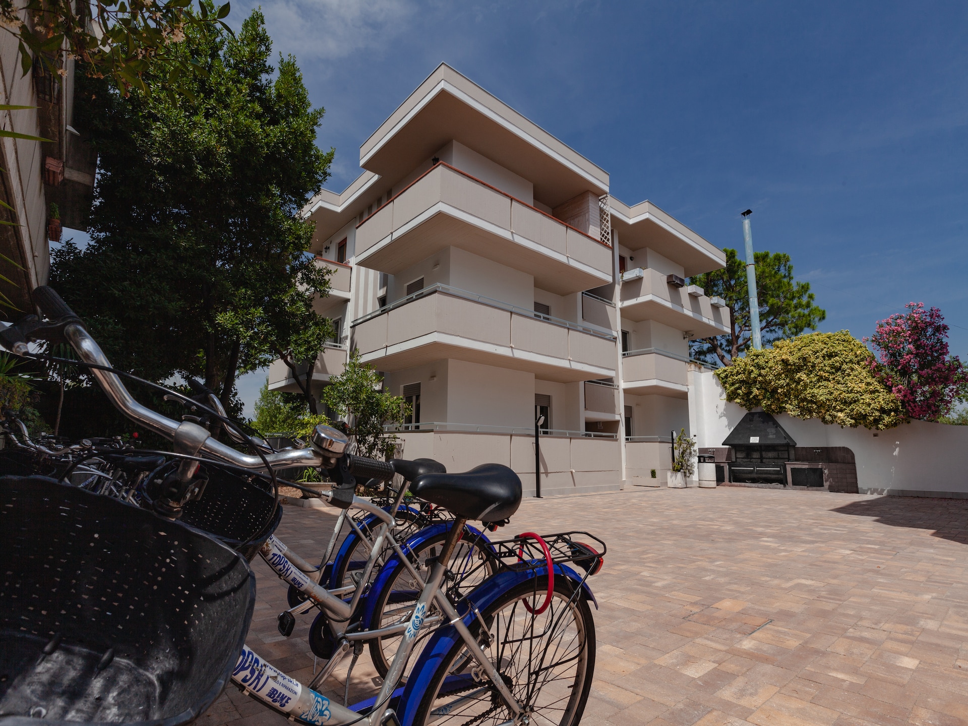 Zonnig appartement met zwembad, tuin en zeezicht op 500 meter - foto 1