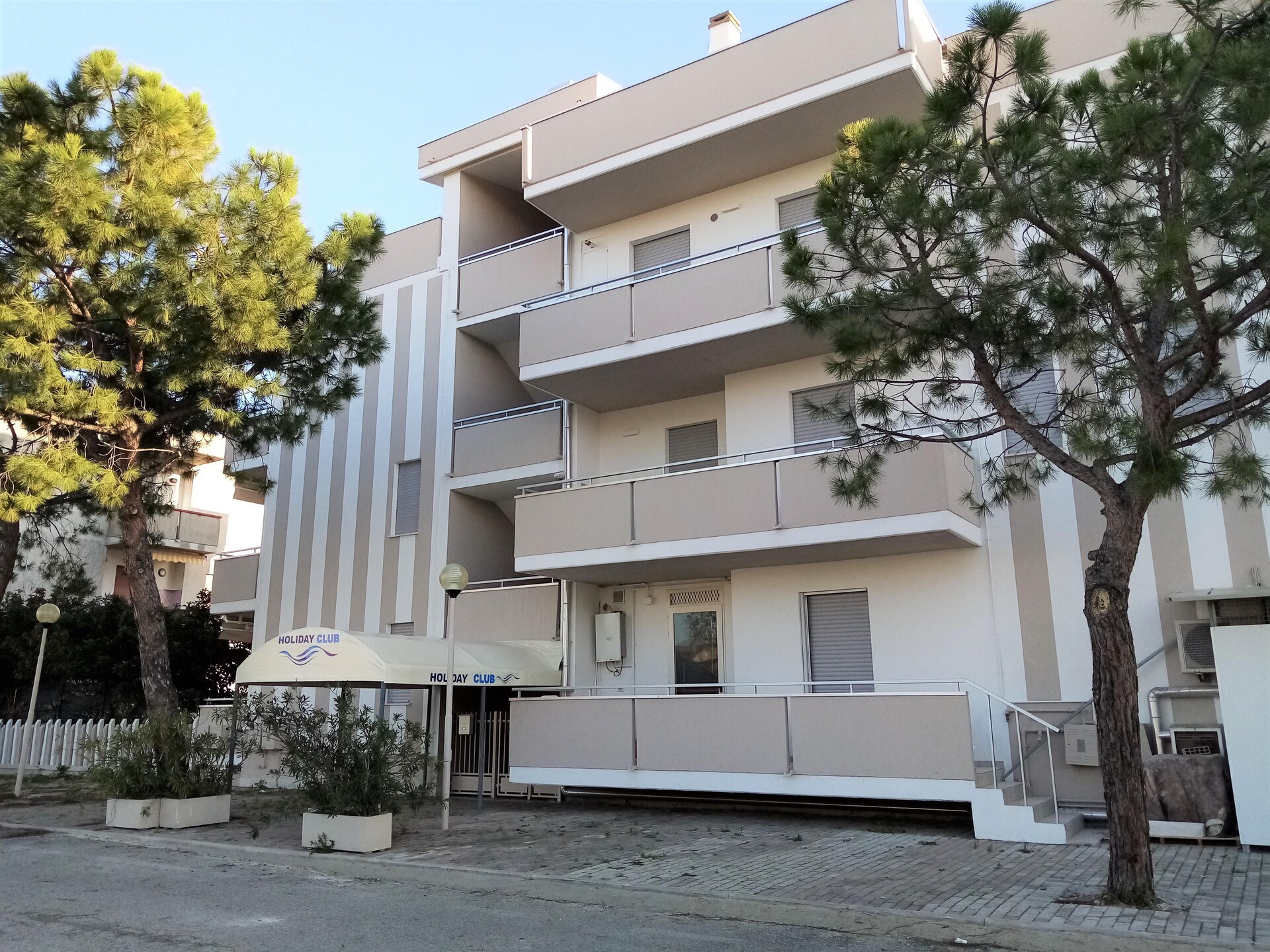Zonnig appartement met zwembad, tuin en zeezicht op 500 meter - foto 31