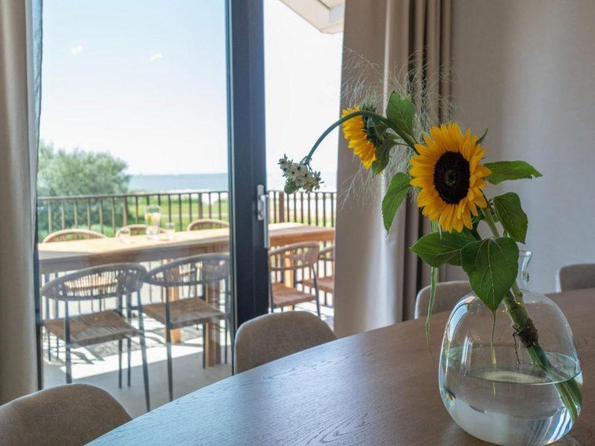 Stijlvol Appartement aan het IJsselmeer met Privésauna voor 8 Personen - foto 18