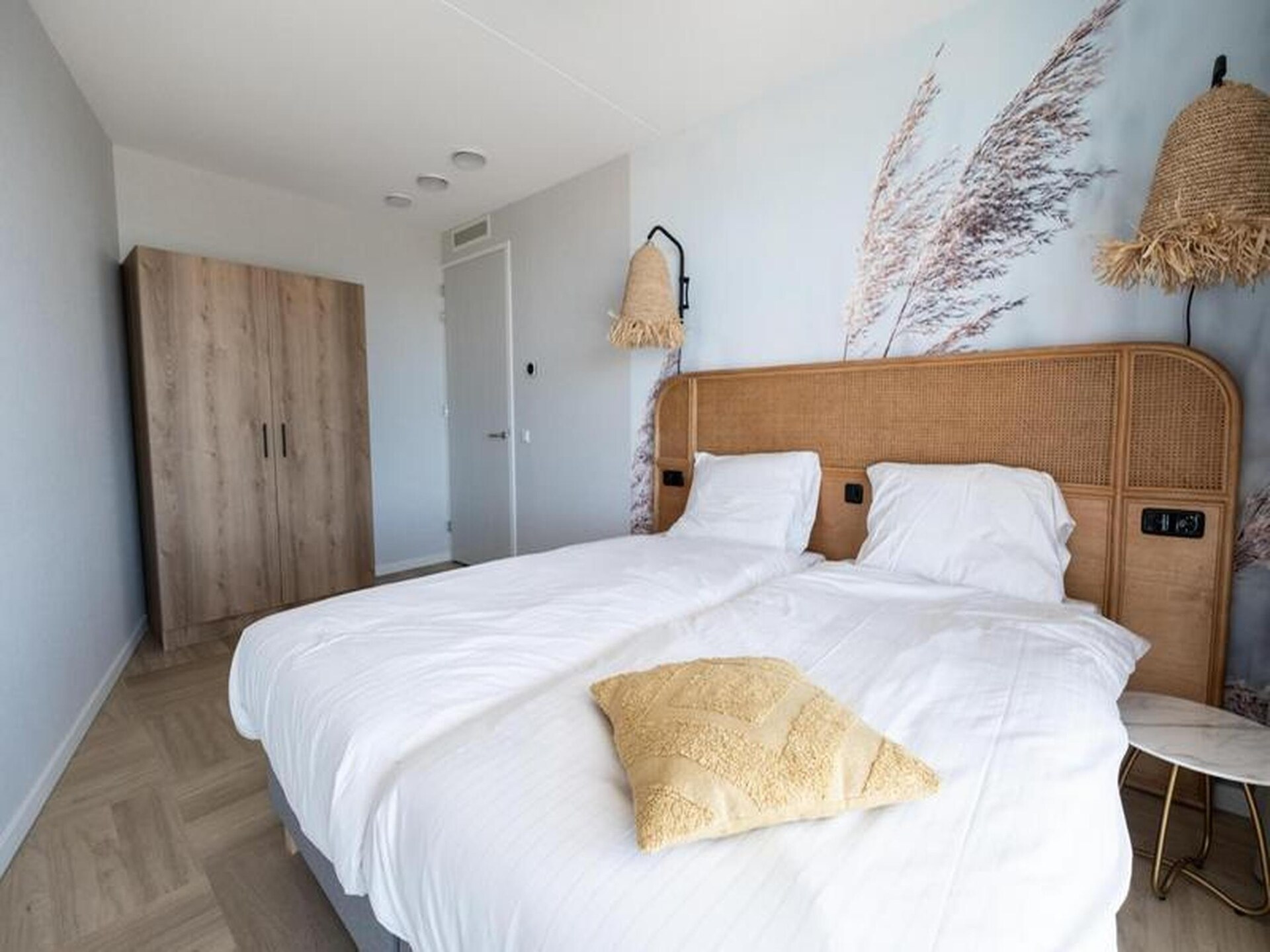 Stijlvol Appartement aan het IJsselmeer met Privésauna voor 8 Personen - foto 13