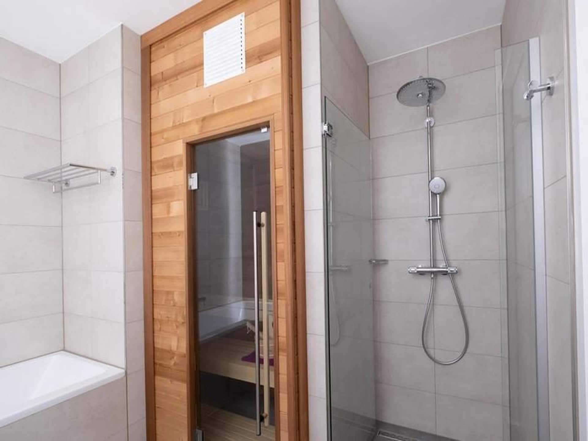 Luxe appartement aan het strand van Workum met sauna en waterzicht - foto 14