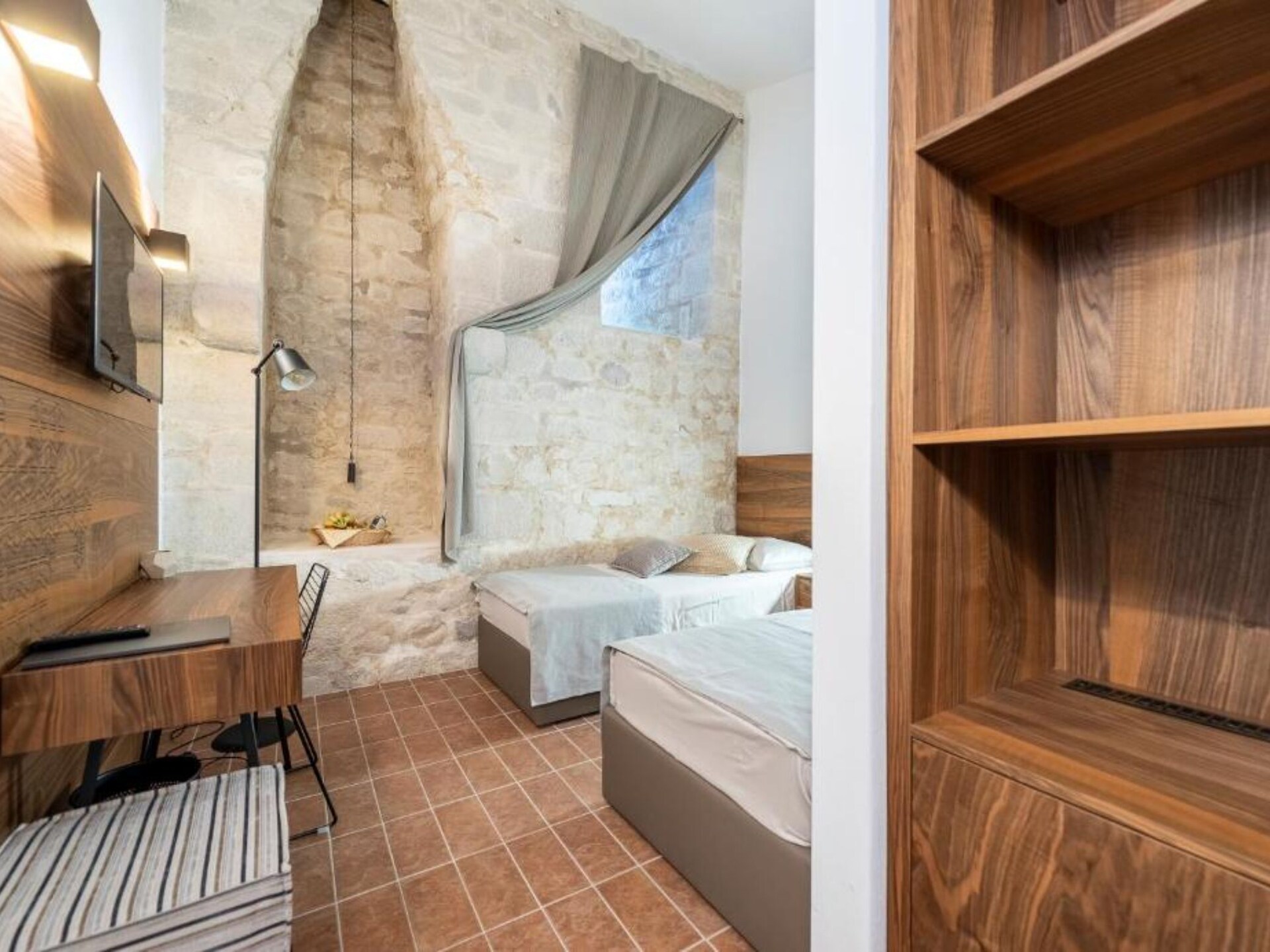 Sfeervolle tweepersoonskamer in monumentaal hotel nabij Pakoštane - foto 17