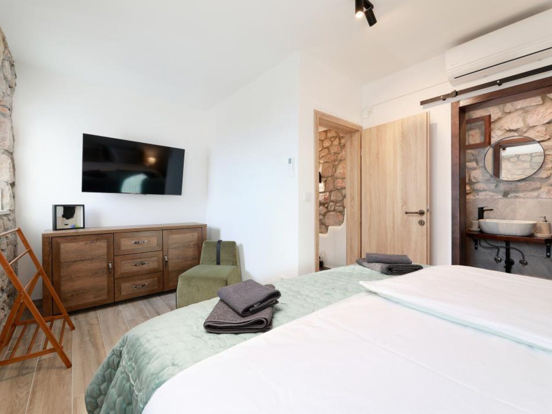 Authentiek stenen huis met privézwembad vlak bij de Adriatische kust - foto 1