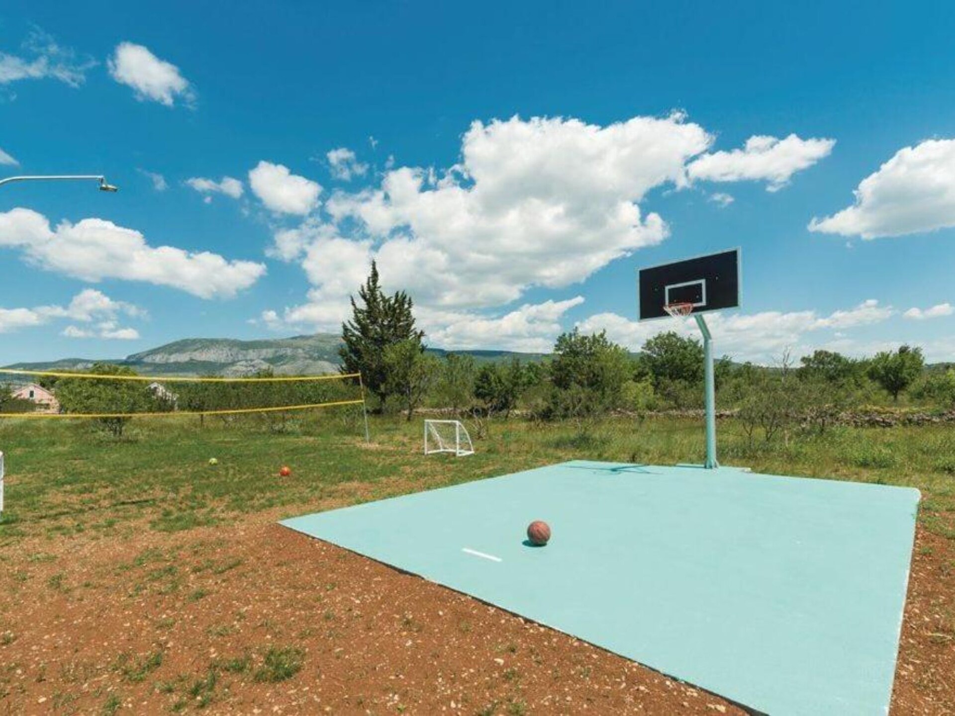 Ruim vakantiehuis met zwembad voor 6 personen in Drniš - foto 21