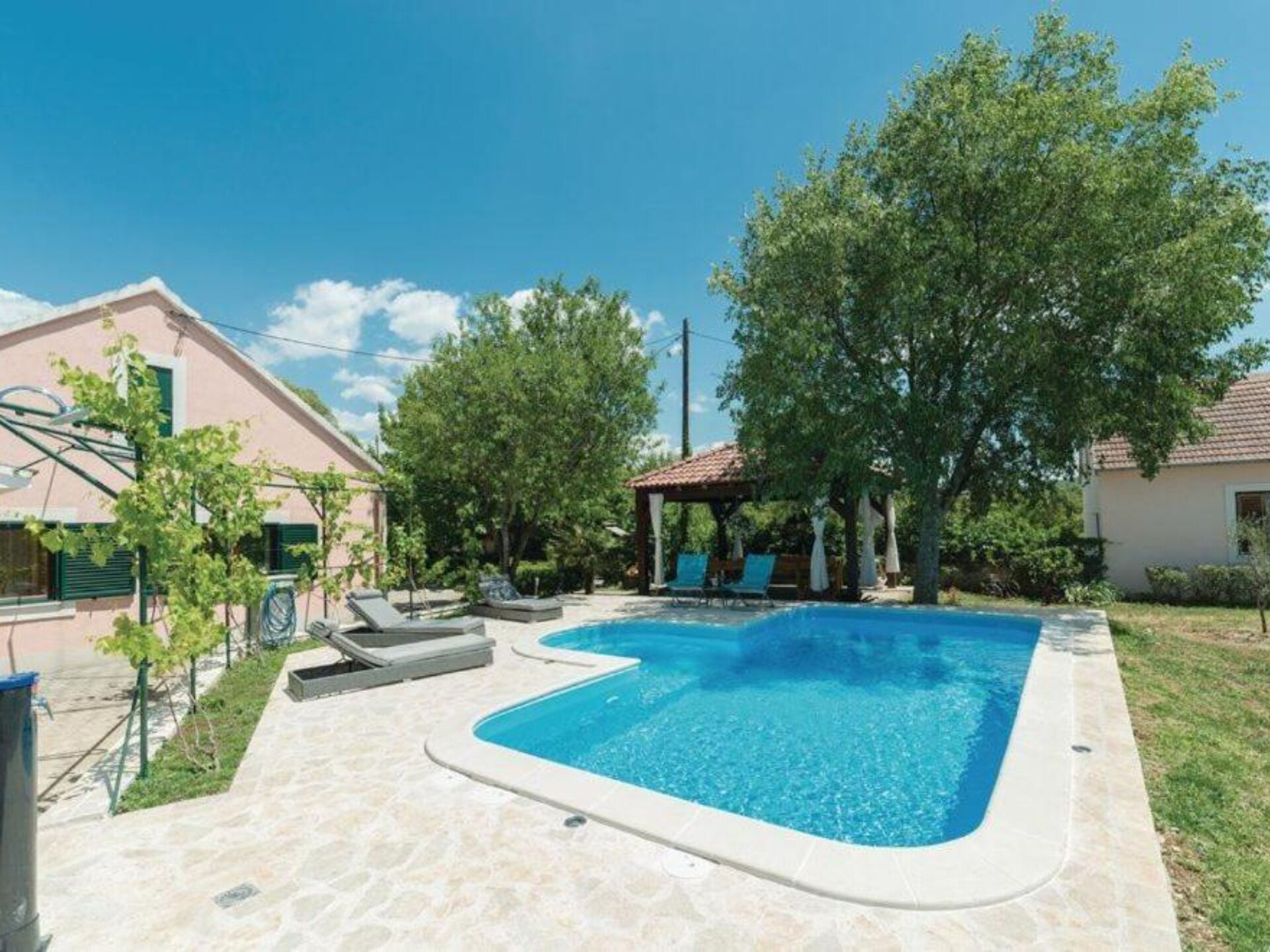 Ruim vakantiehuis met zwembad voor 6 personen in Drniš - foto 23
